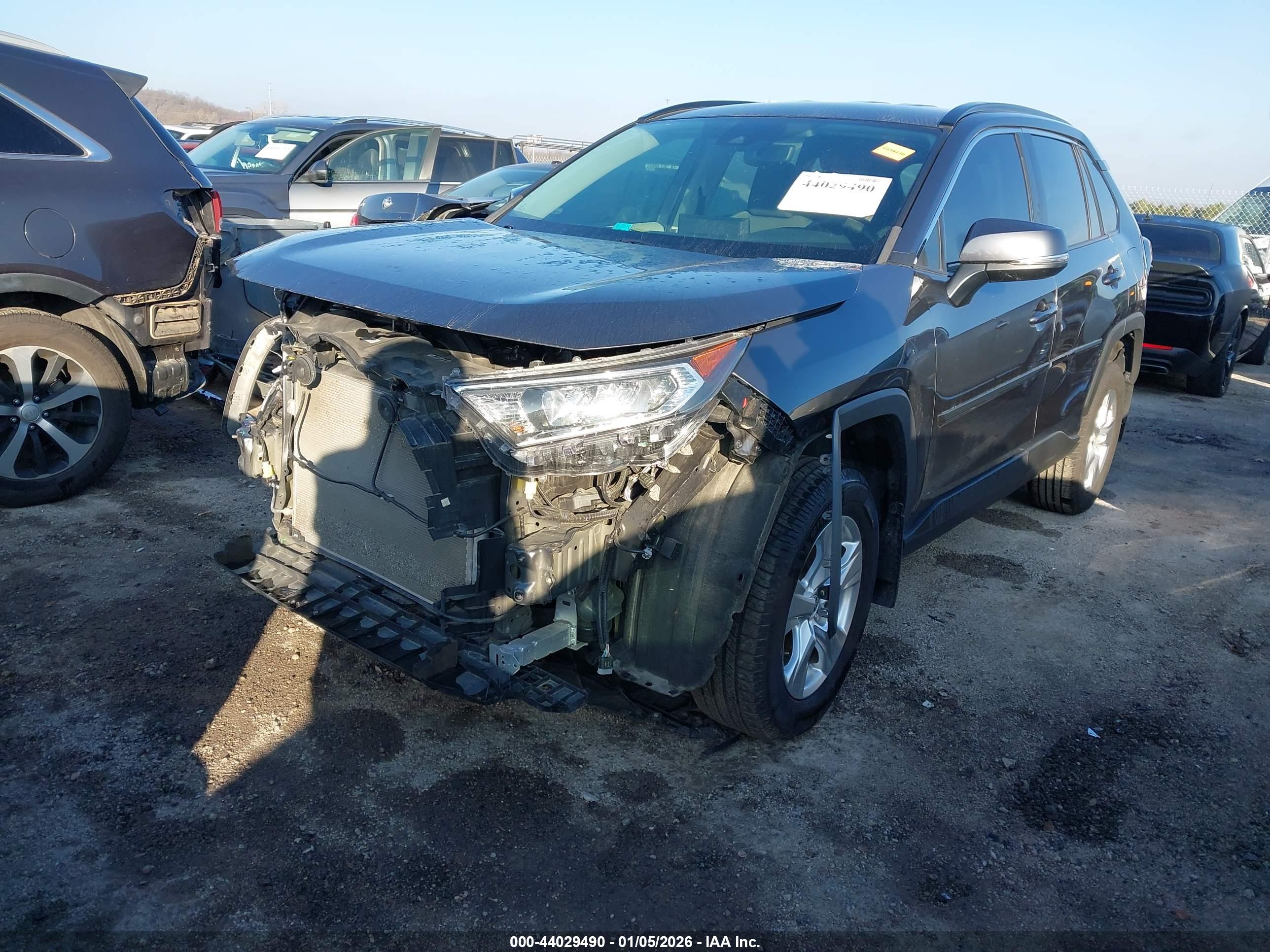 TOYOTA RAV4 image 2