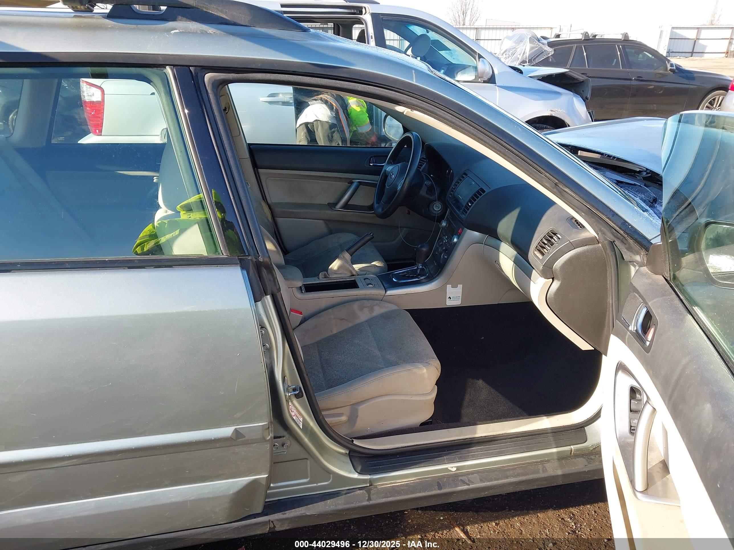 SUBARU OUTBACK image 5