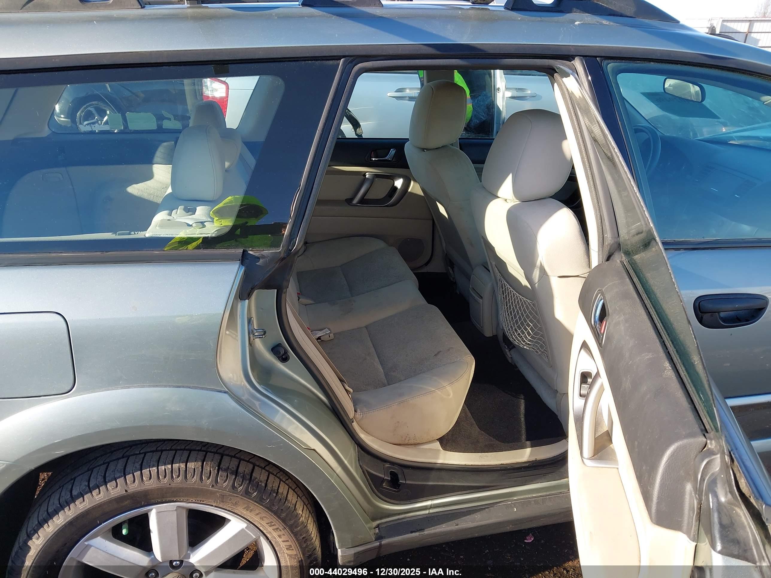SUBARU OUTBACK image 8