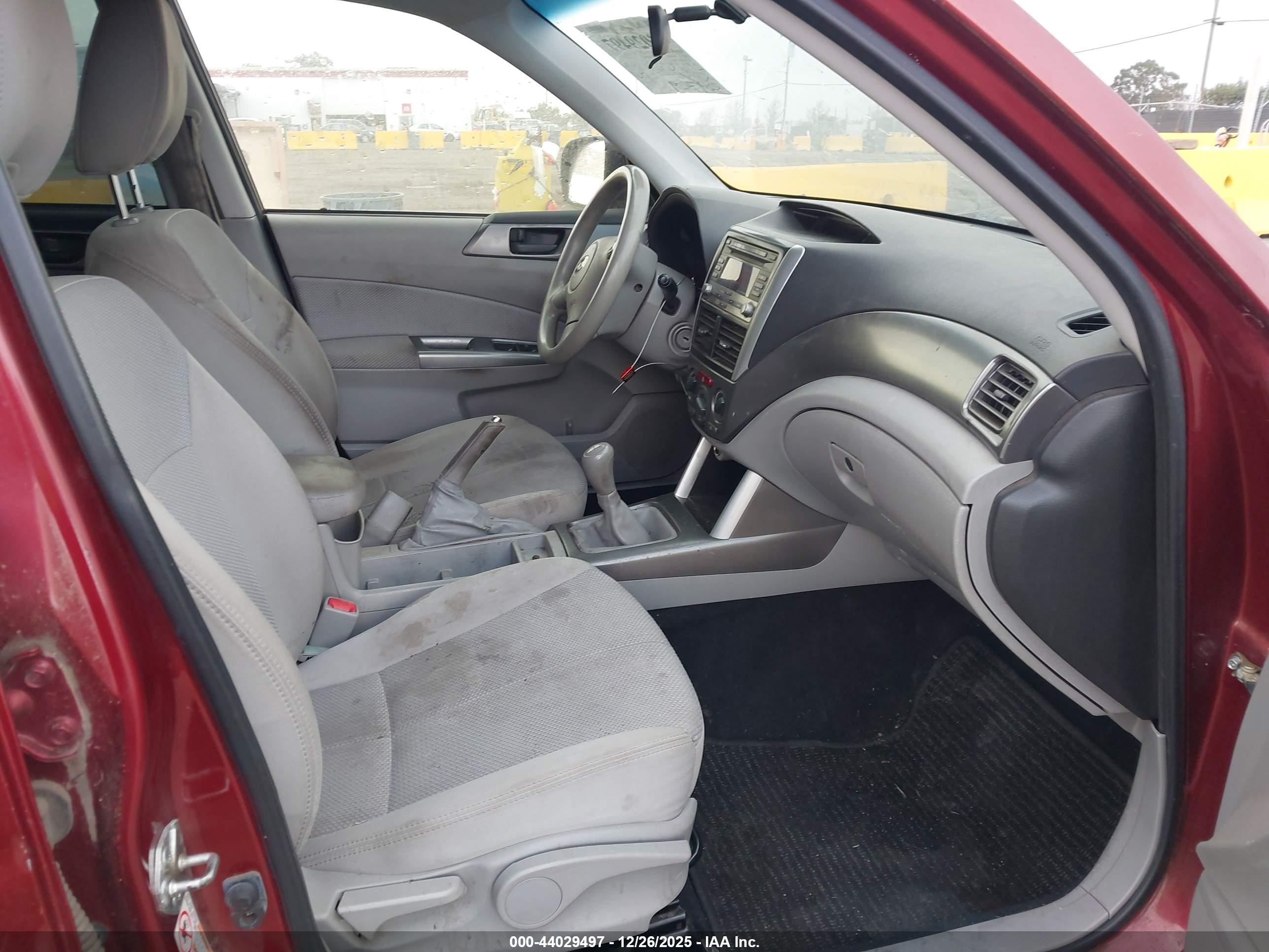 SUBARU FORESTER image 5