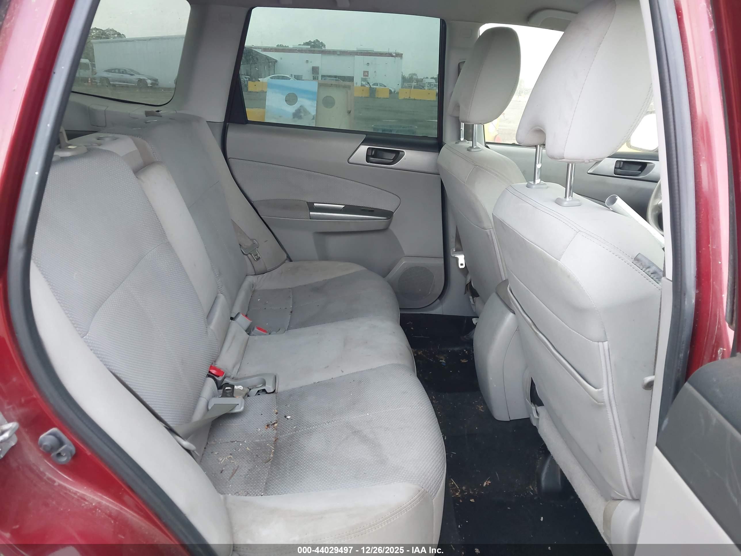 SUBARU FORESTER image 8
