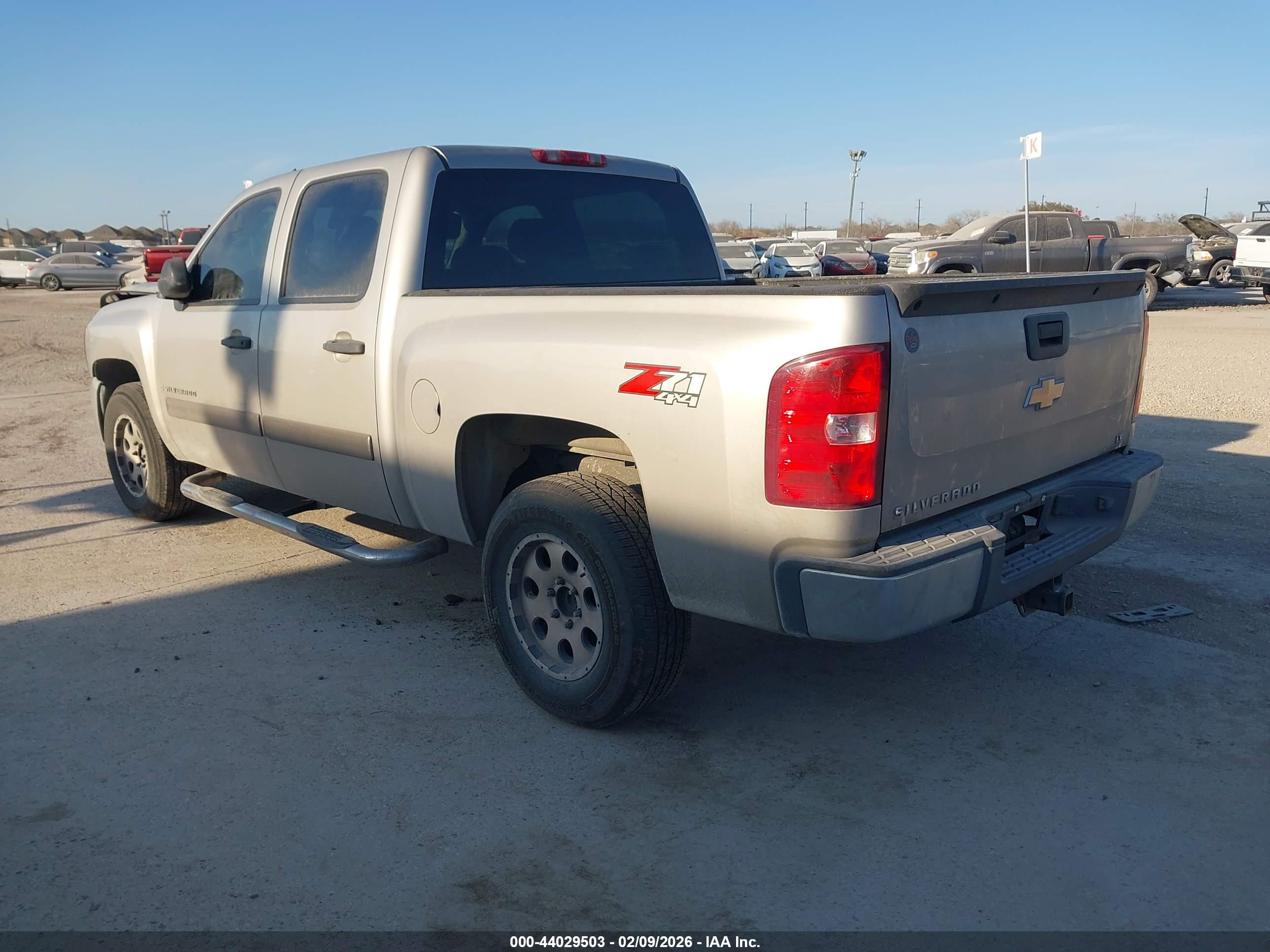 CHEVROLET SILVERADO image 3