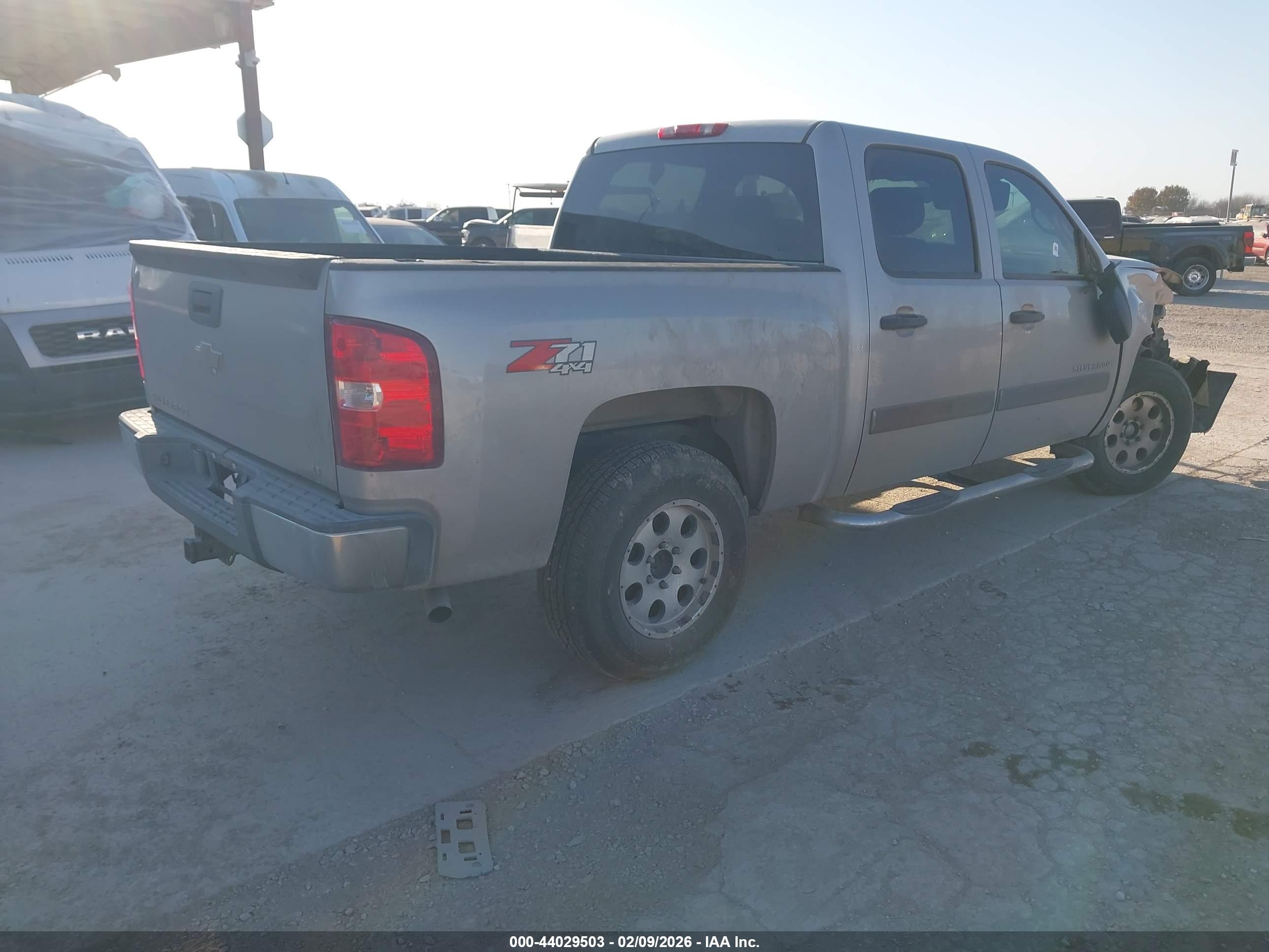 CHEVROLET SILVERADO image 4