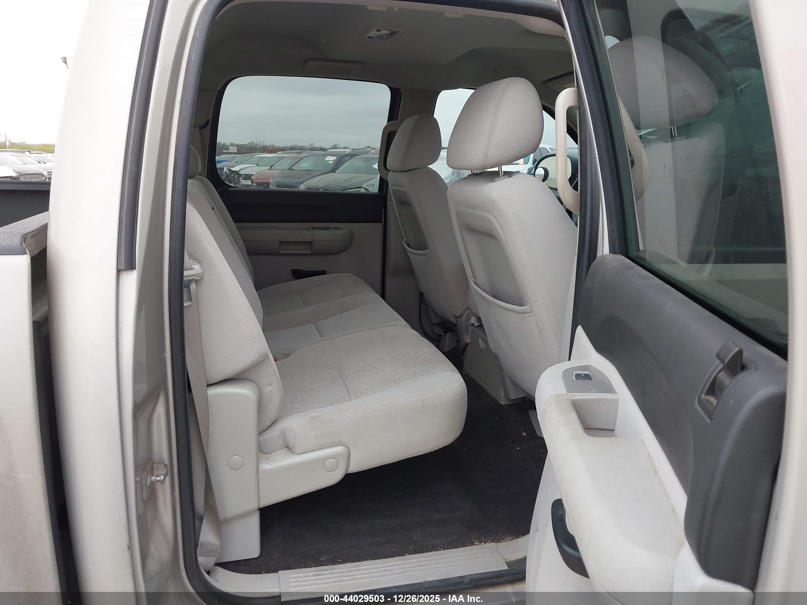 CHEVROLET SILVERADO image 8