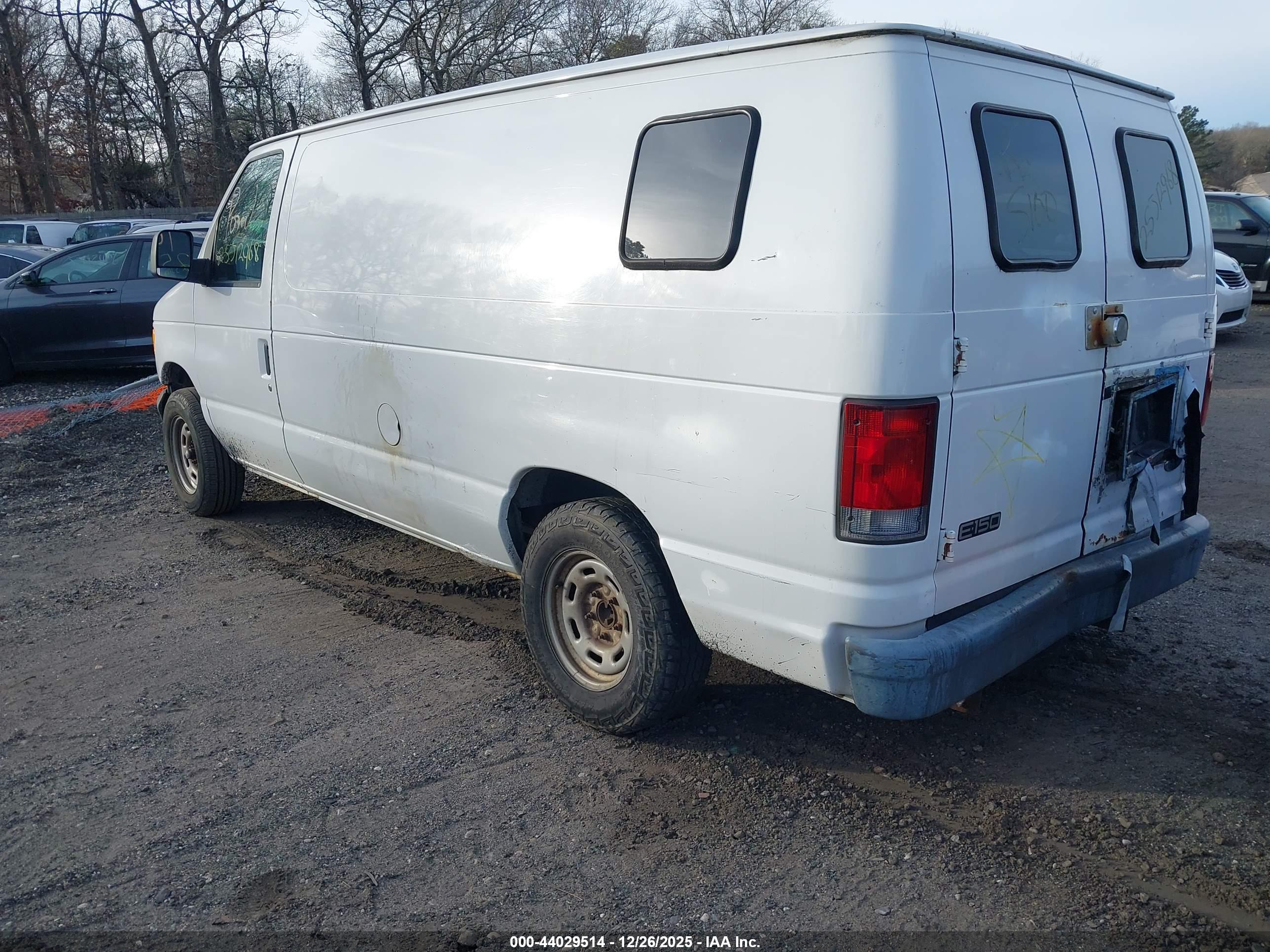 FORD E-150 image 3