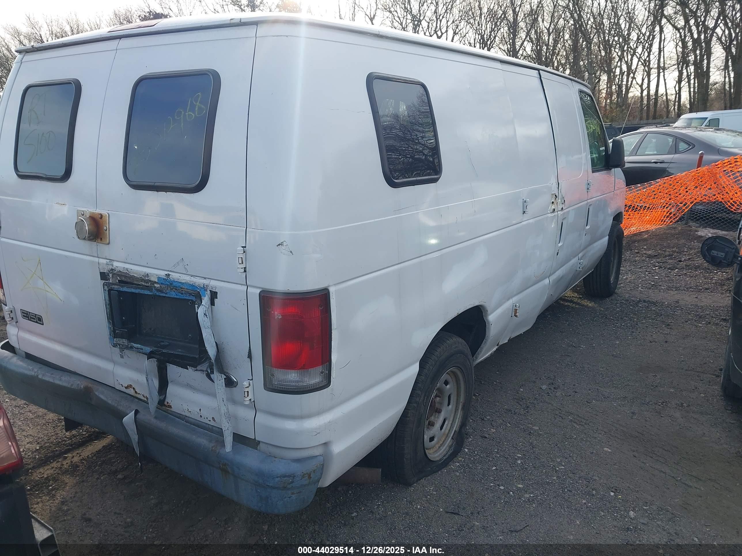 FORD E-150 image 4