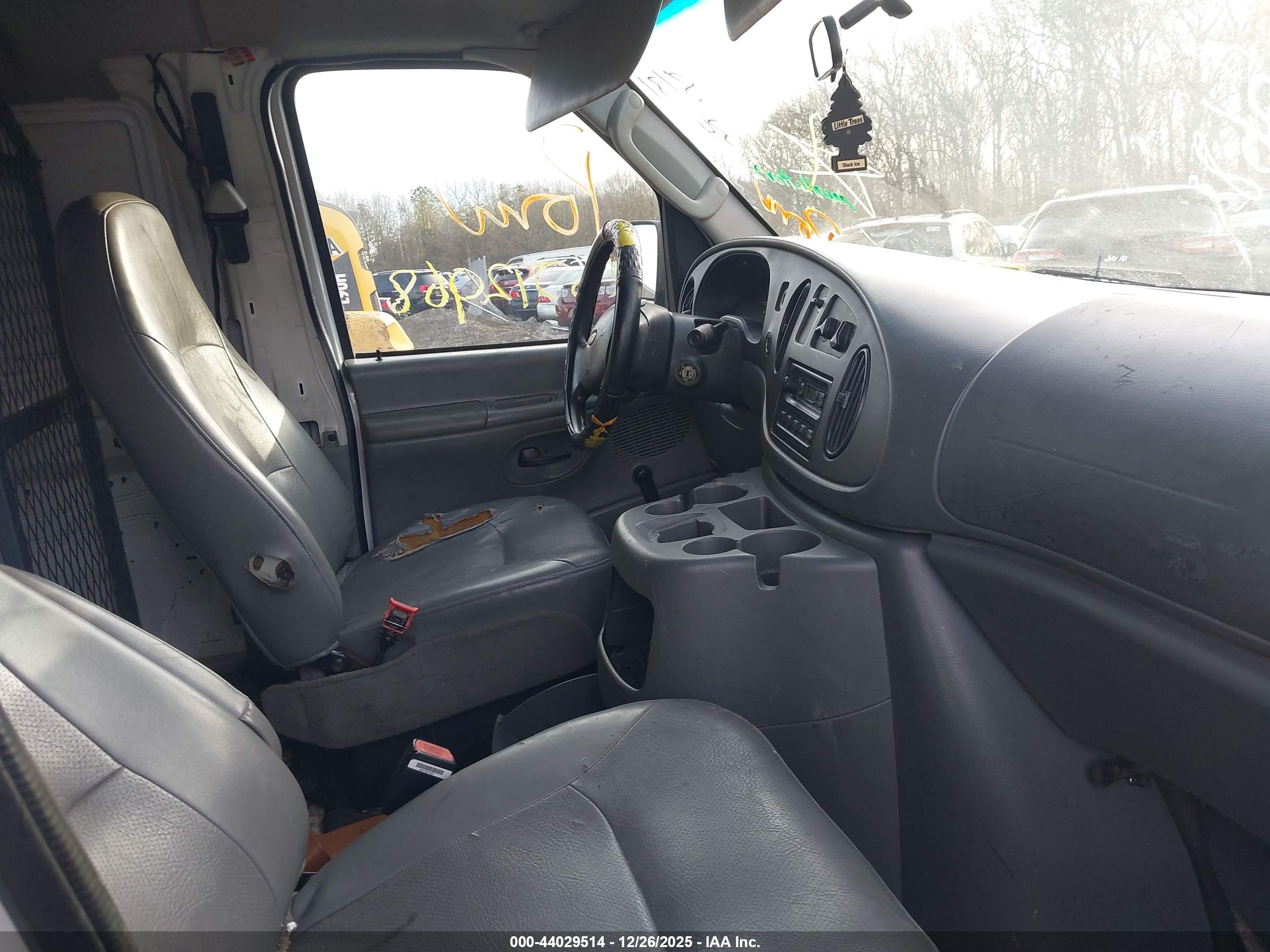 FORD E-150 image 5