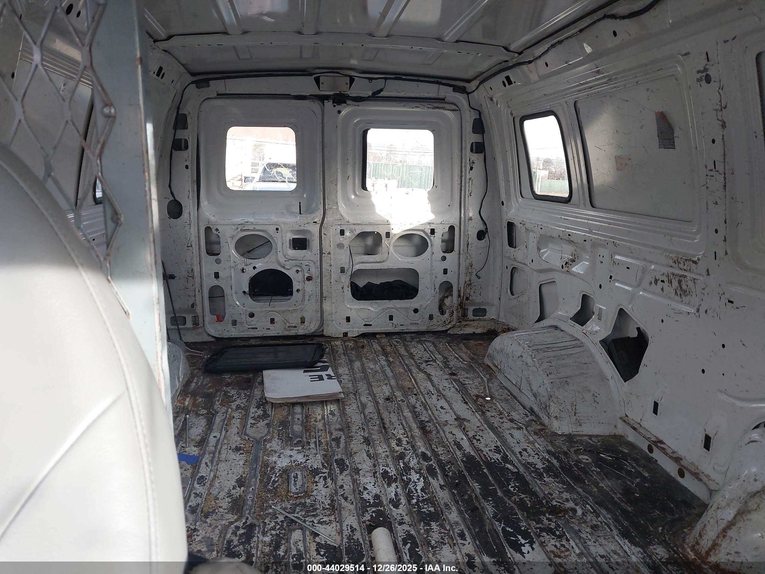 FORD E-150 image 8