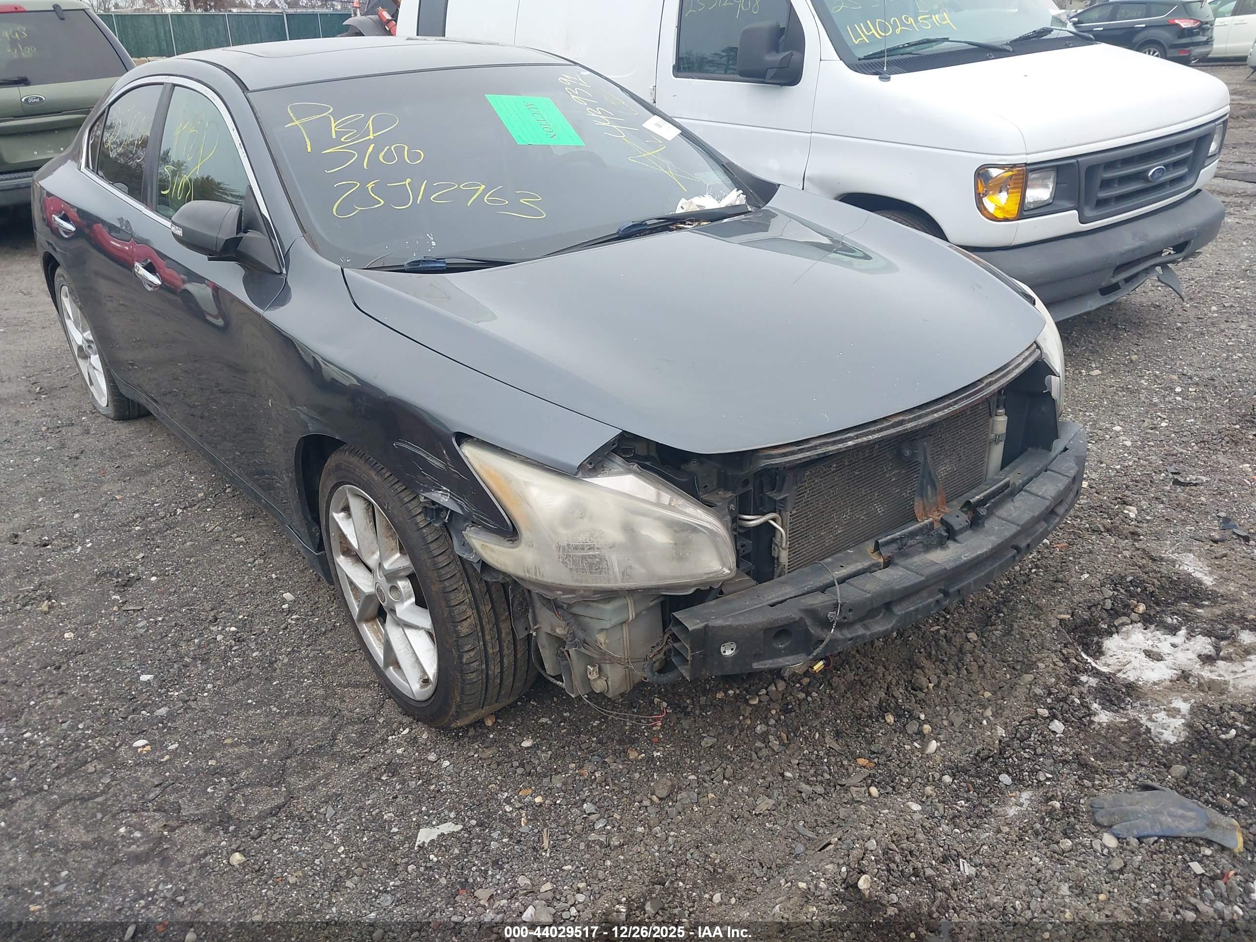 NISSAN MAXIMA image 6