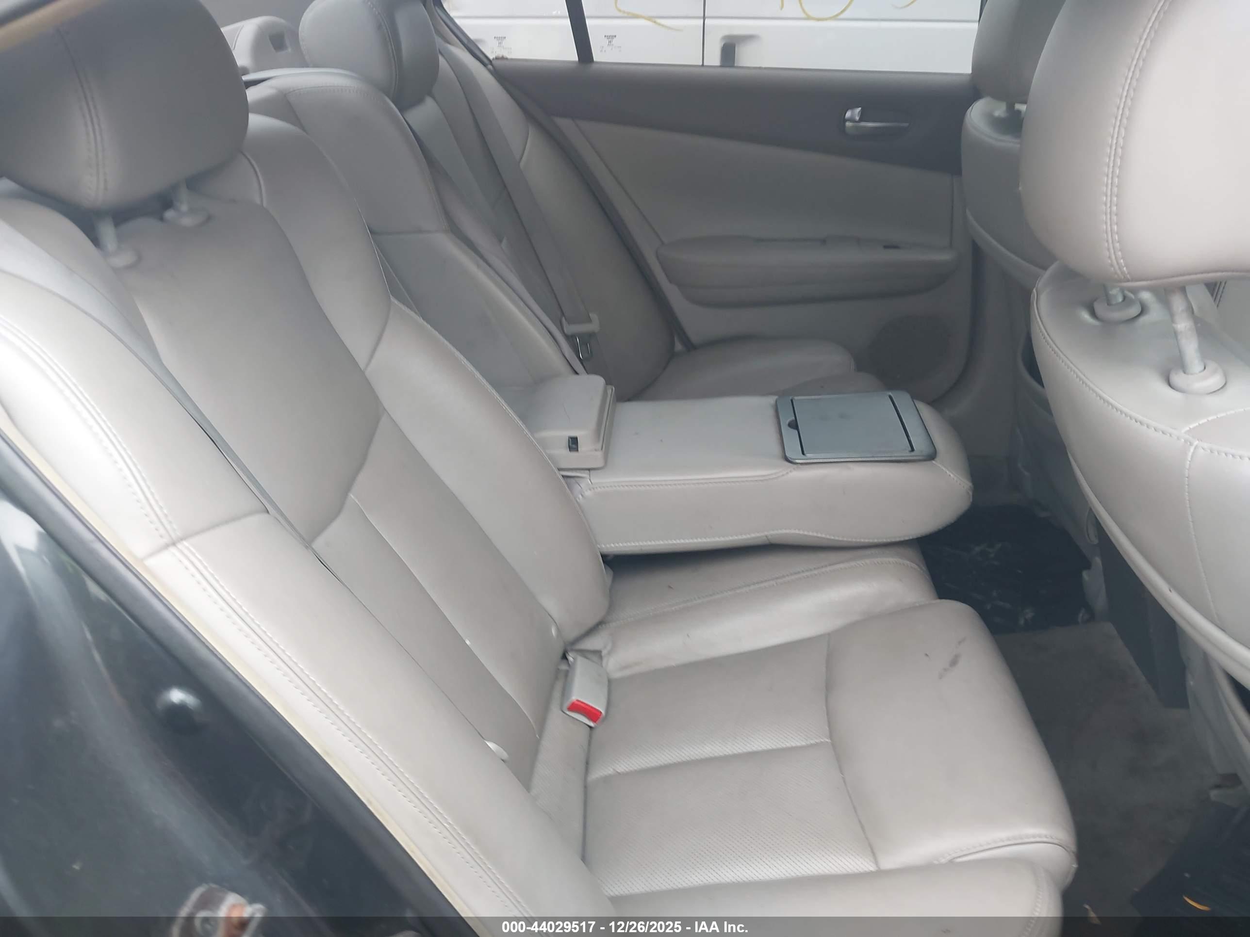 NISSAN MAXIMA image 8