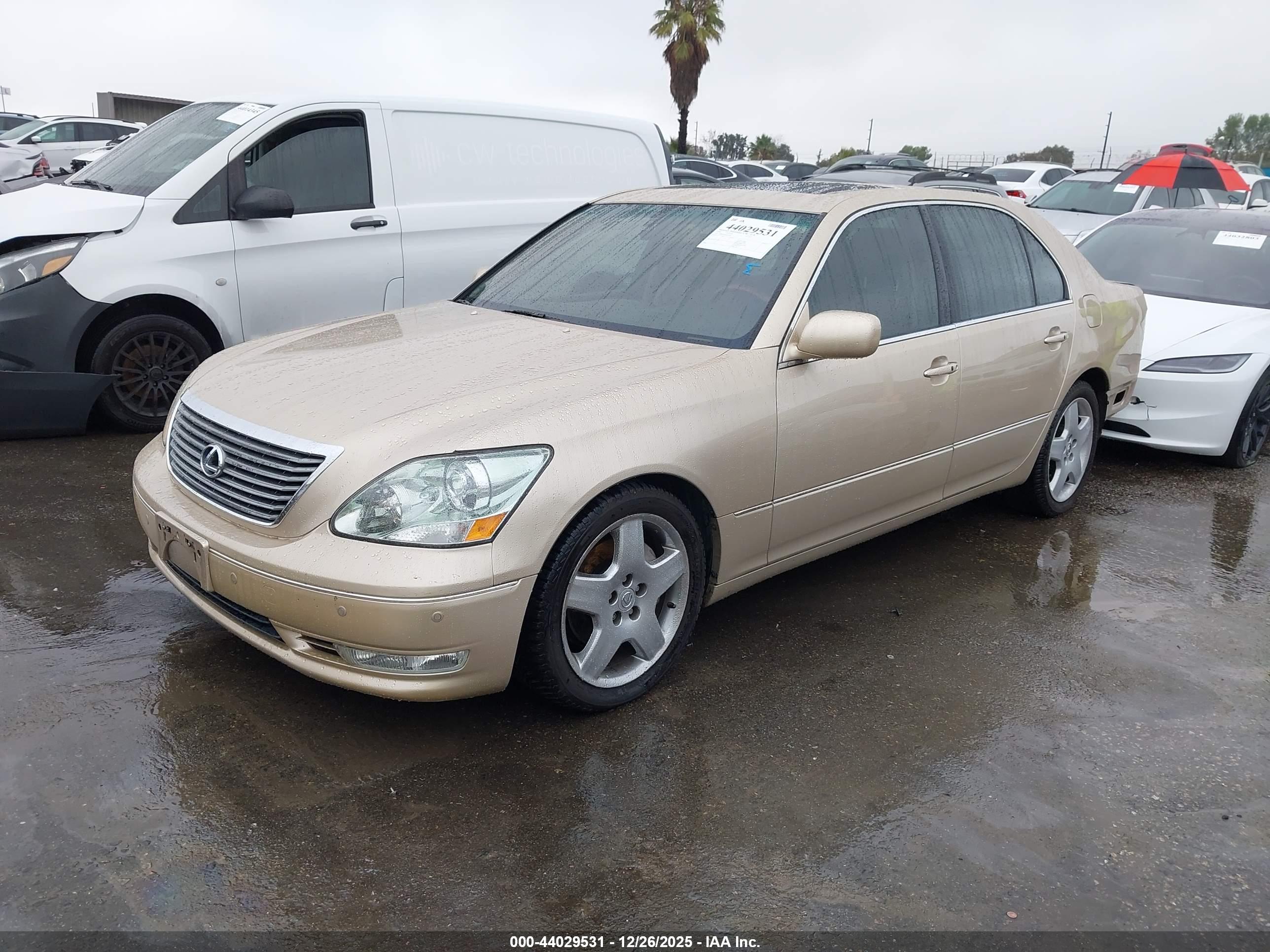 LEXUS LS image 2