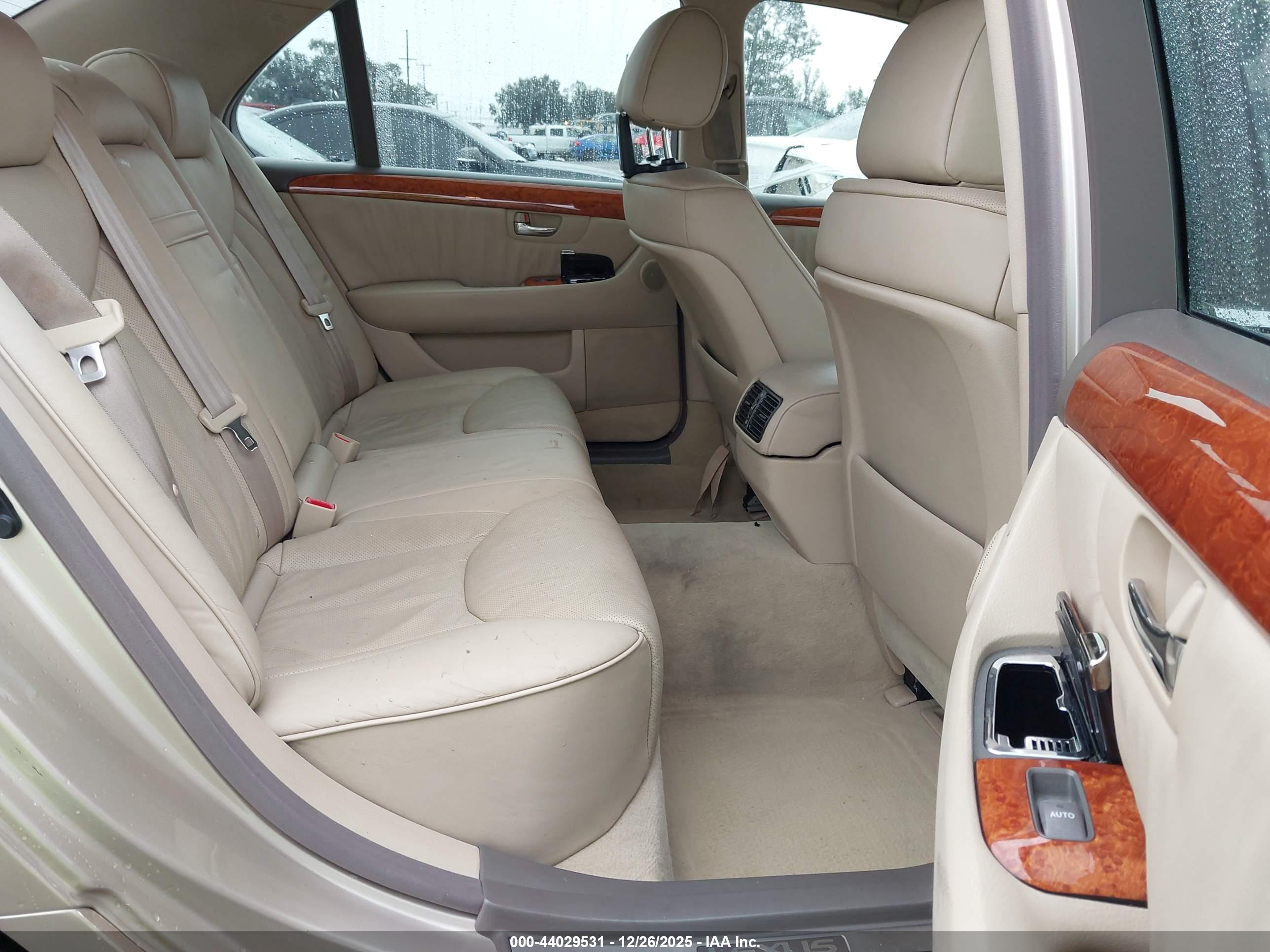 LEXUS LS image 8