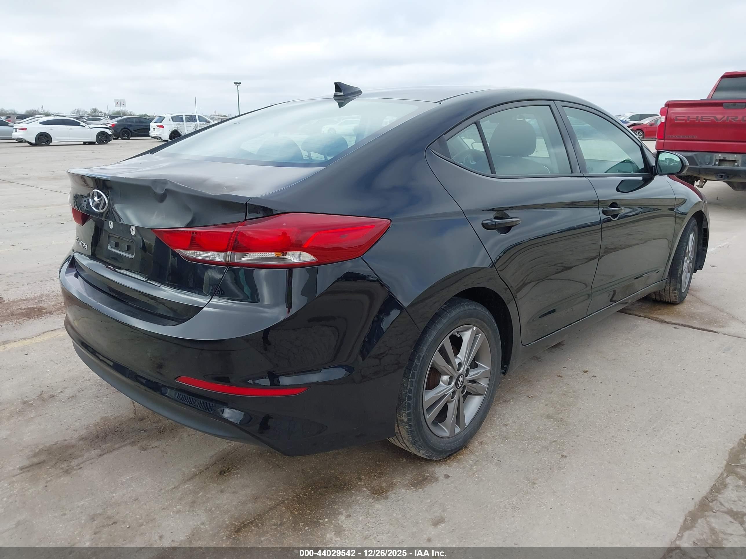 HYUNDAI ELANTRA image 4