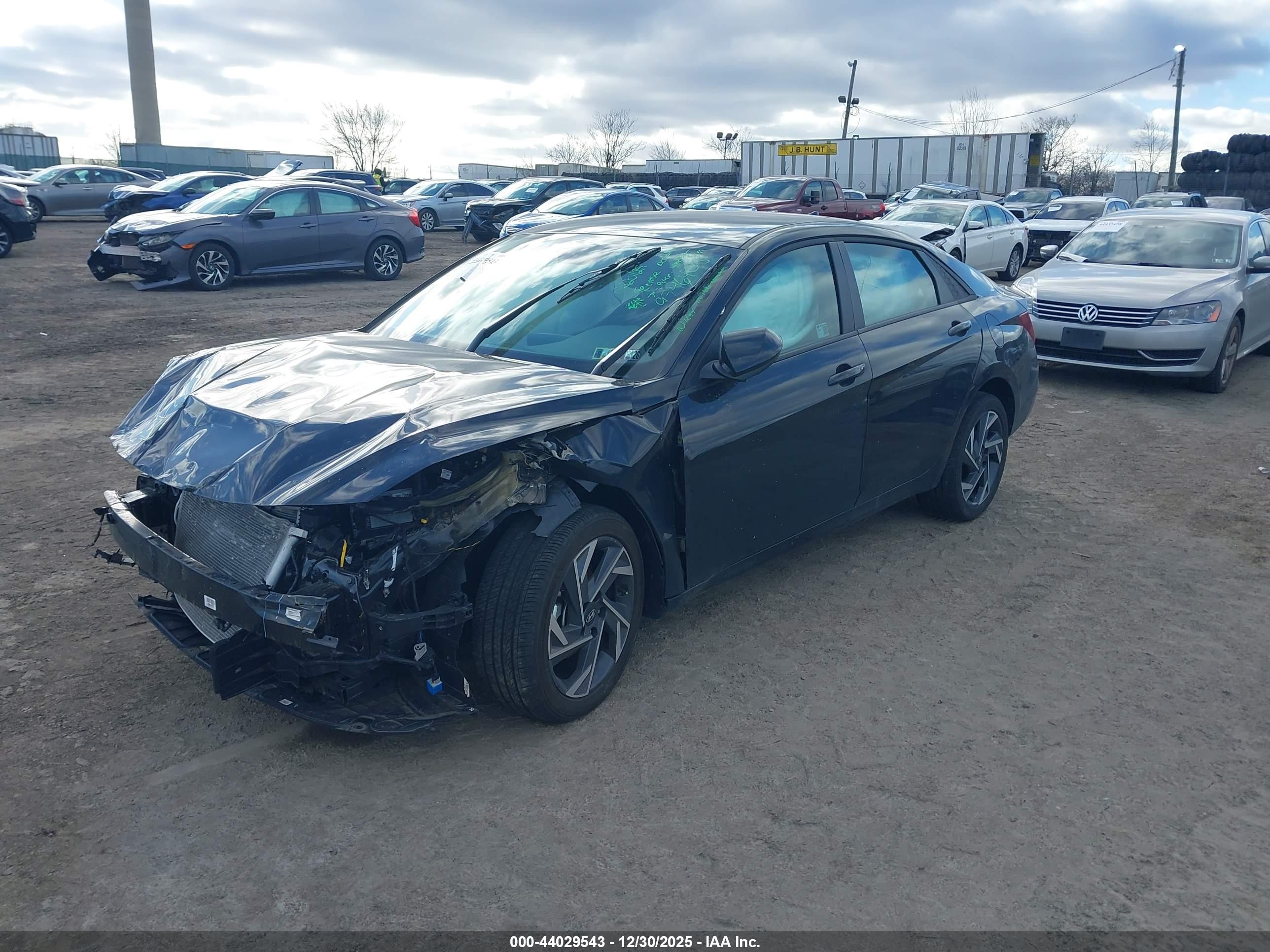 HYUNDAI ELANTRA image 2