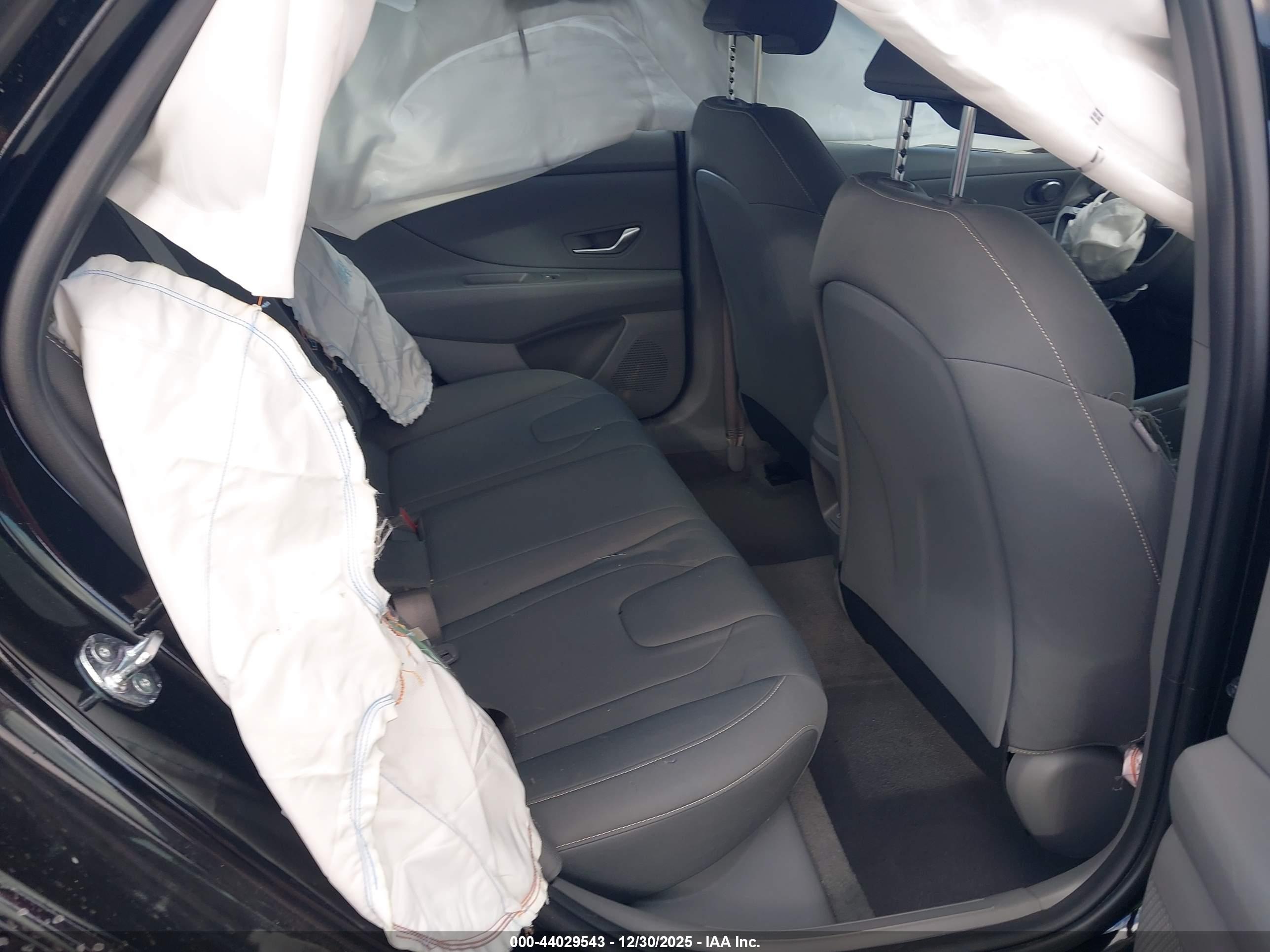 HYUNDAI ELANTRA image 8