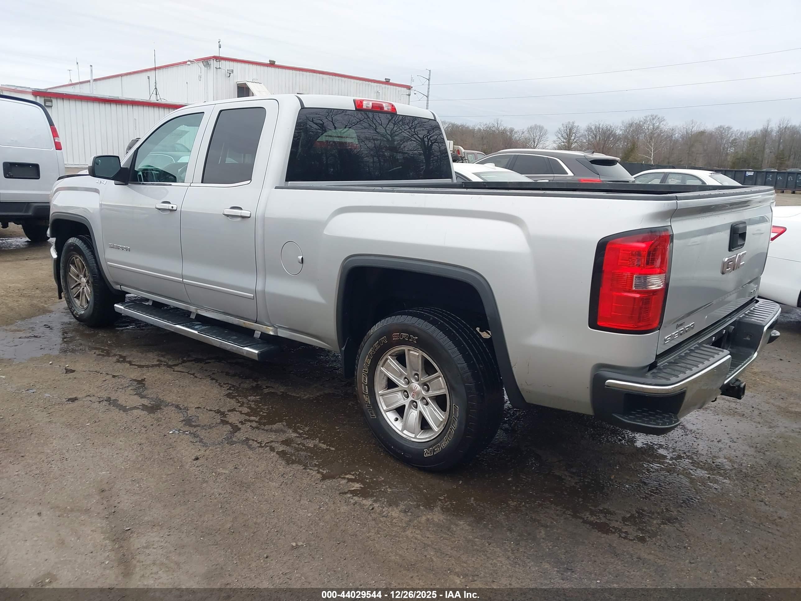 GMC SIERRA image 3
