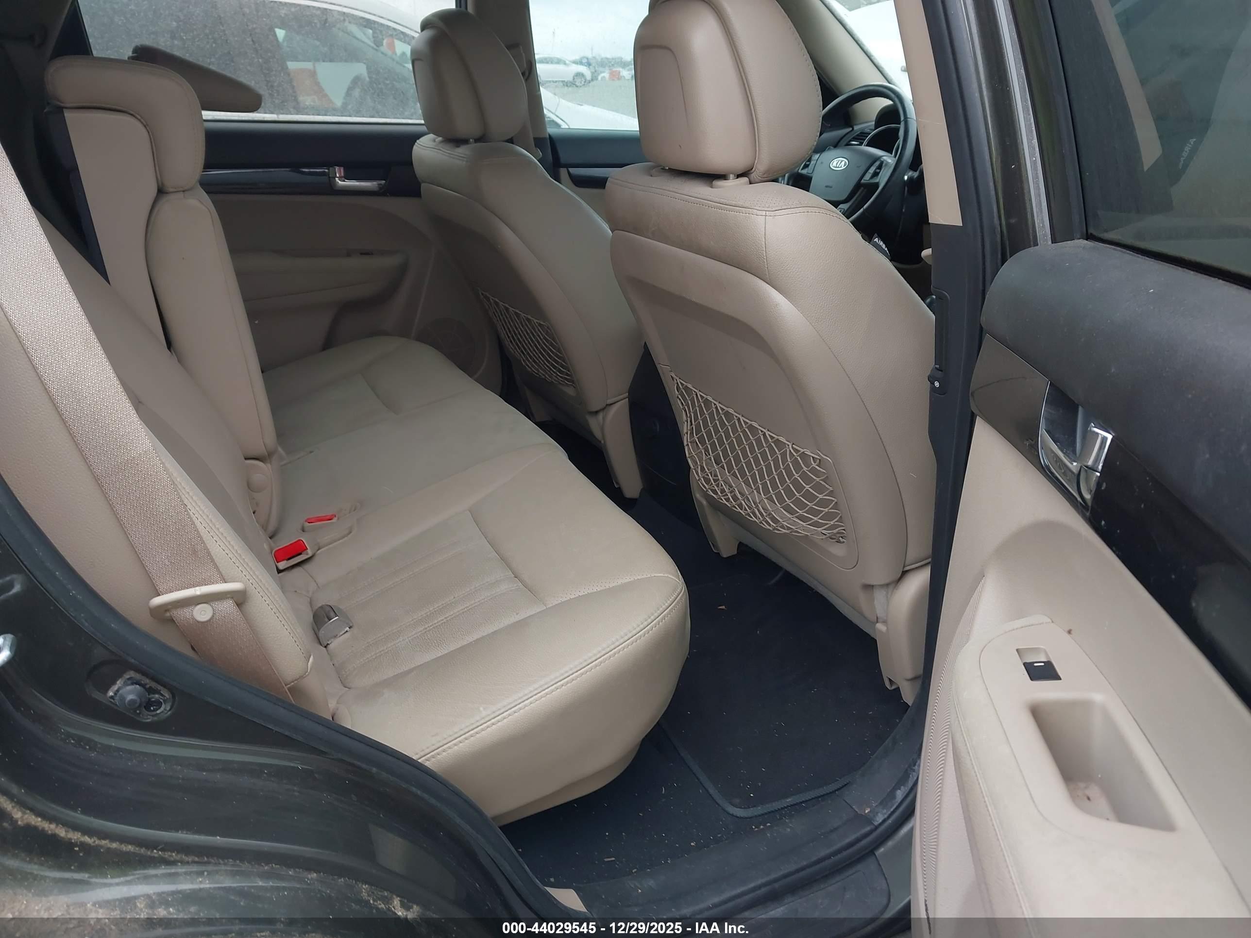 KIA SORENTO image 8