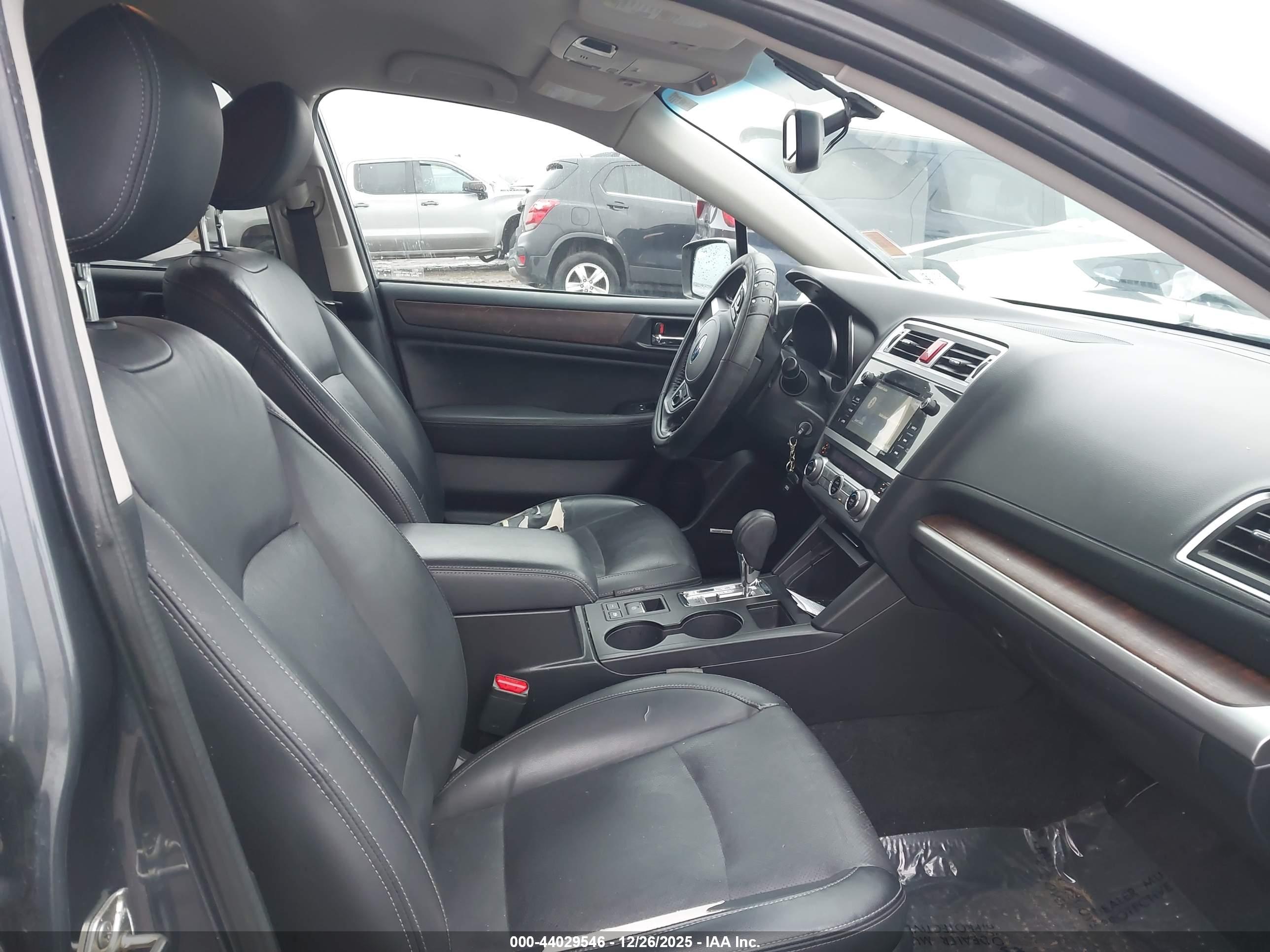 SUBARU OUTBACK image 5