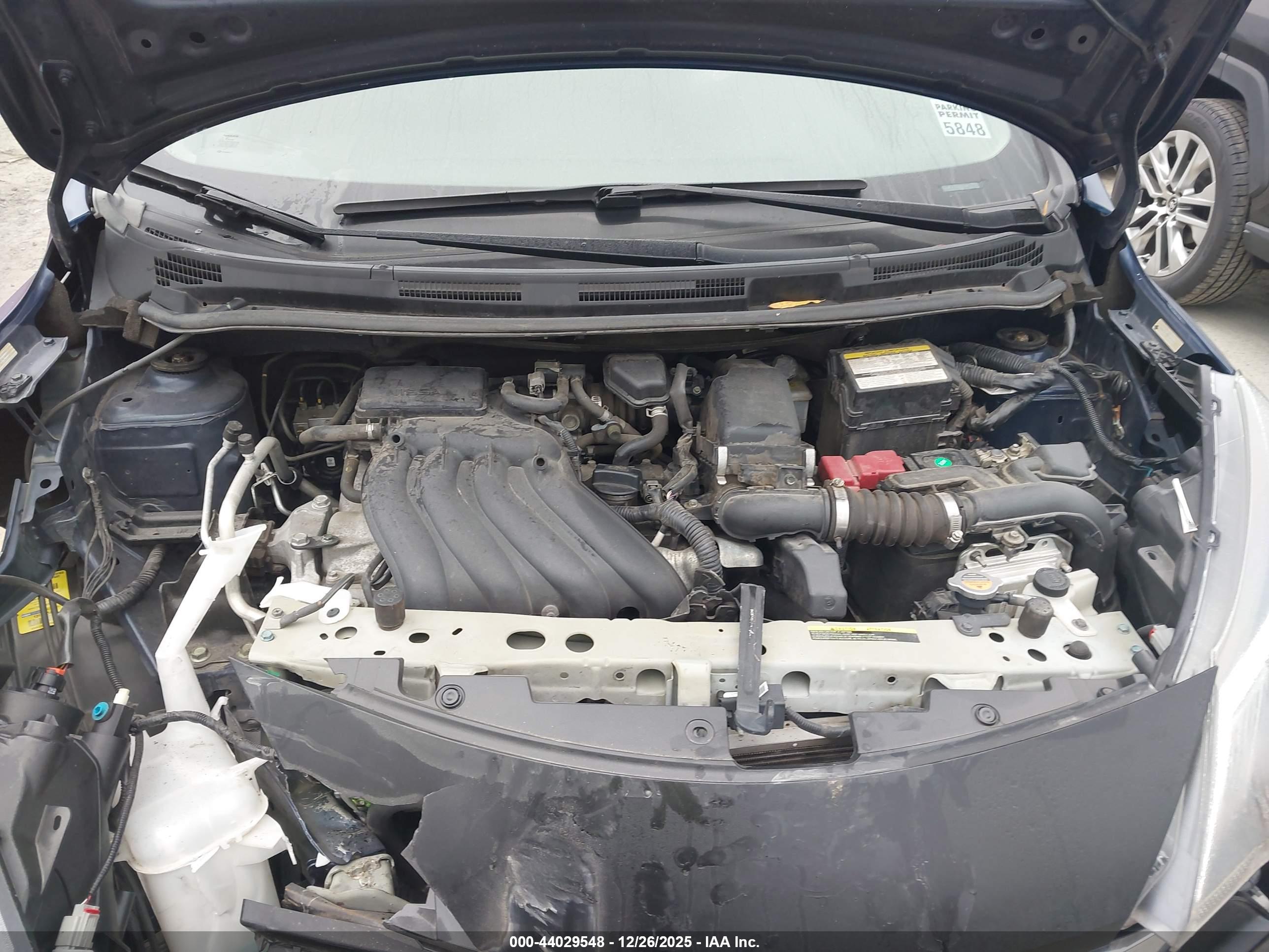 NISSAN VERSA image 10