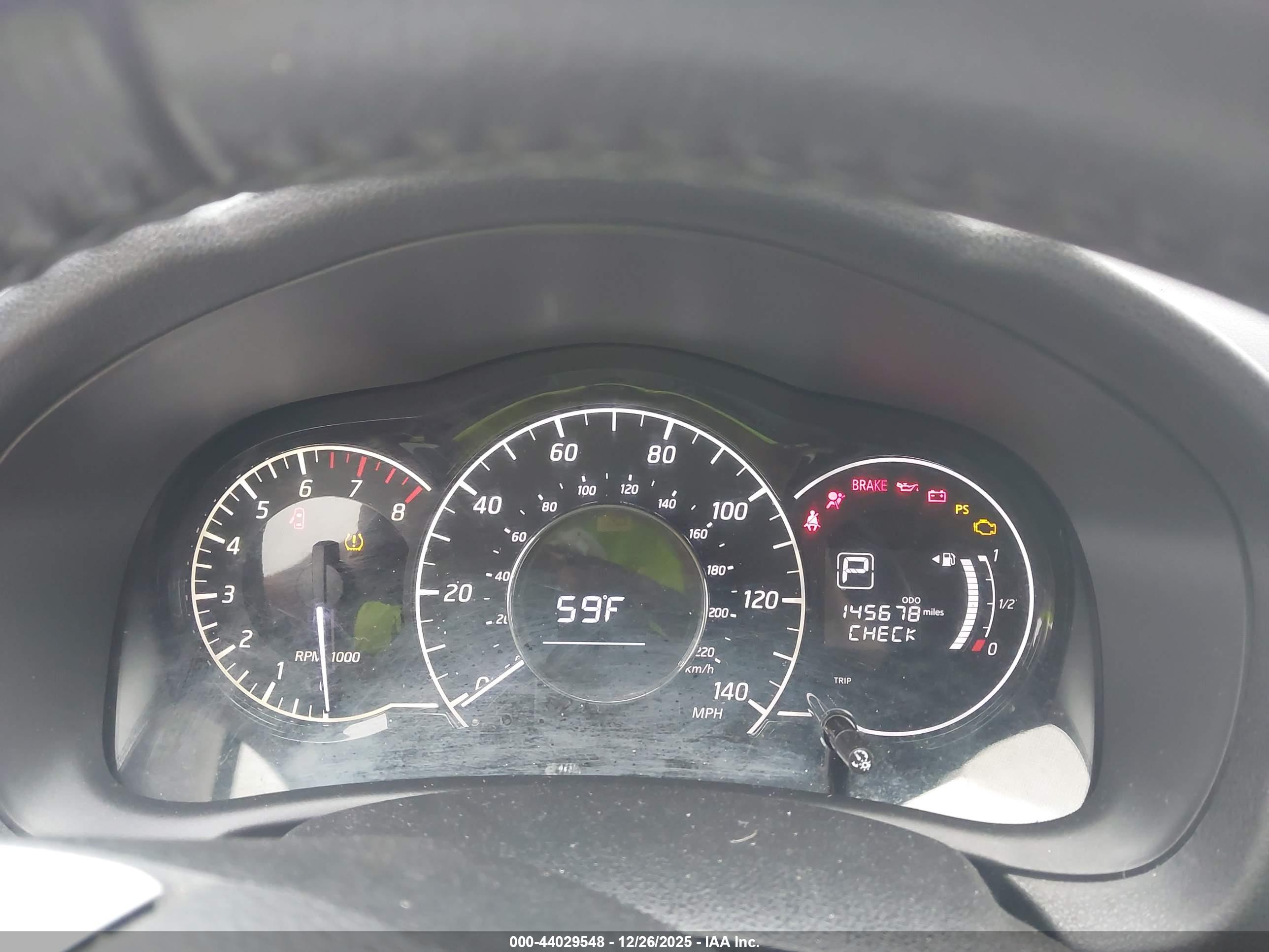 NISSAN VERSA image 7