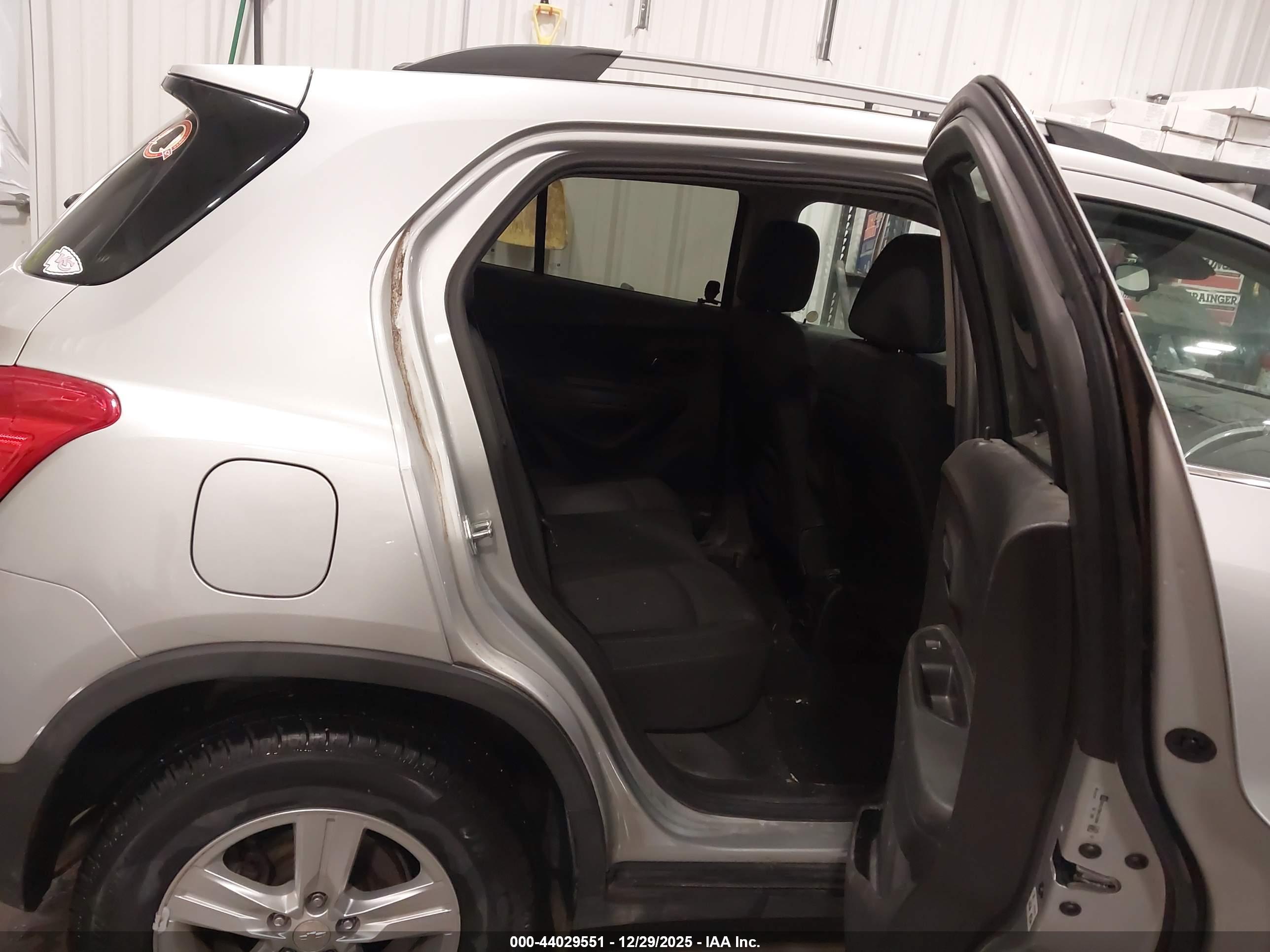 CHEVROLET TRAX image 8