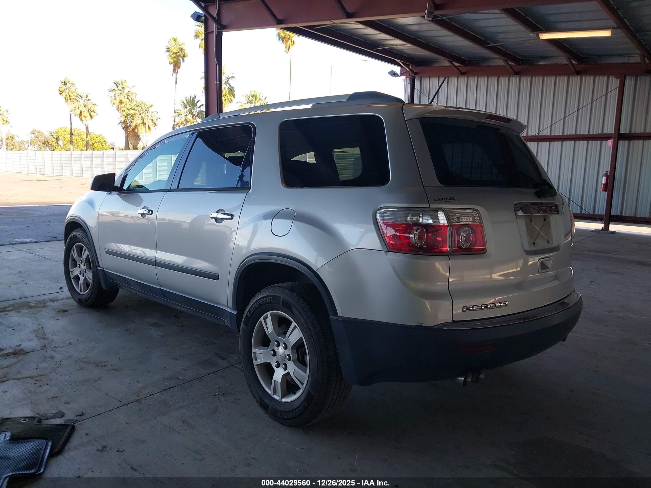 GMC ACADIA image 3