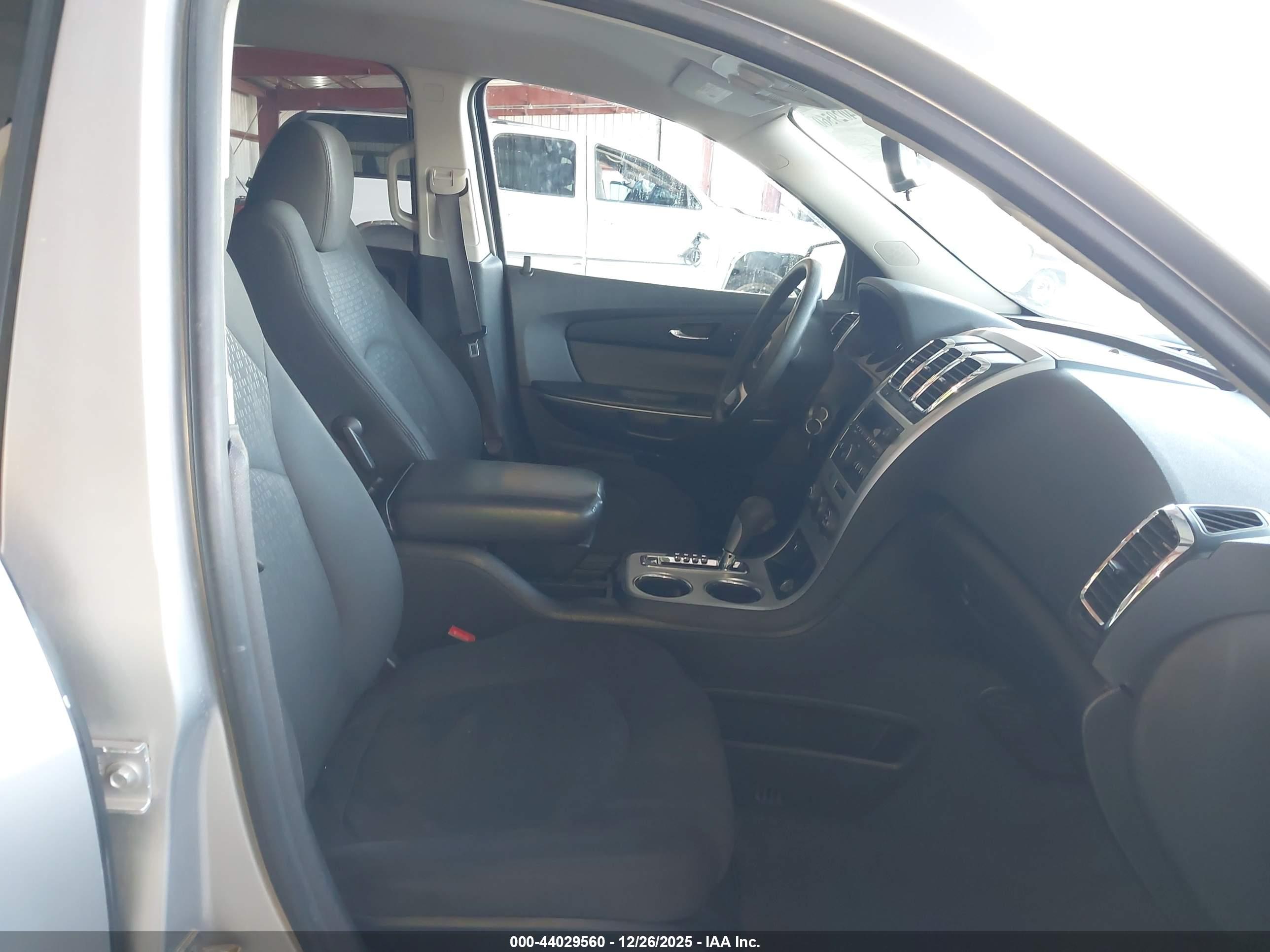 GMC ACADIA image 5