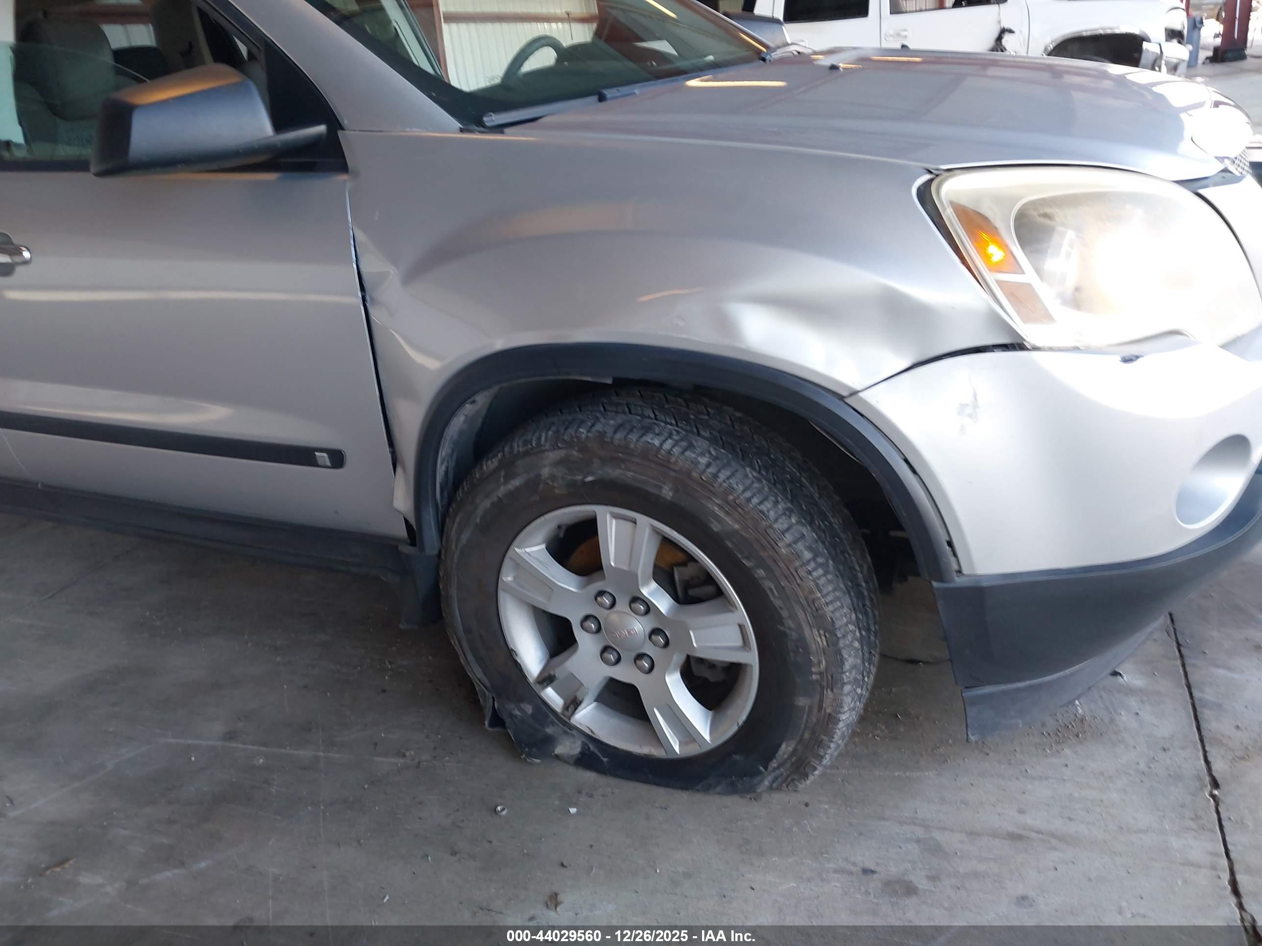 GMC ACADIA image 6