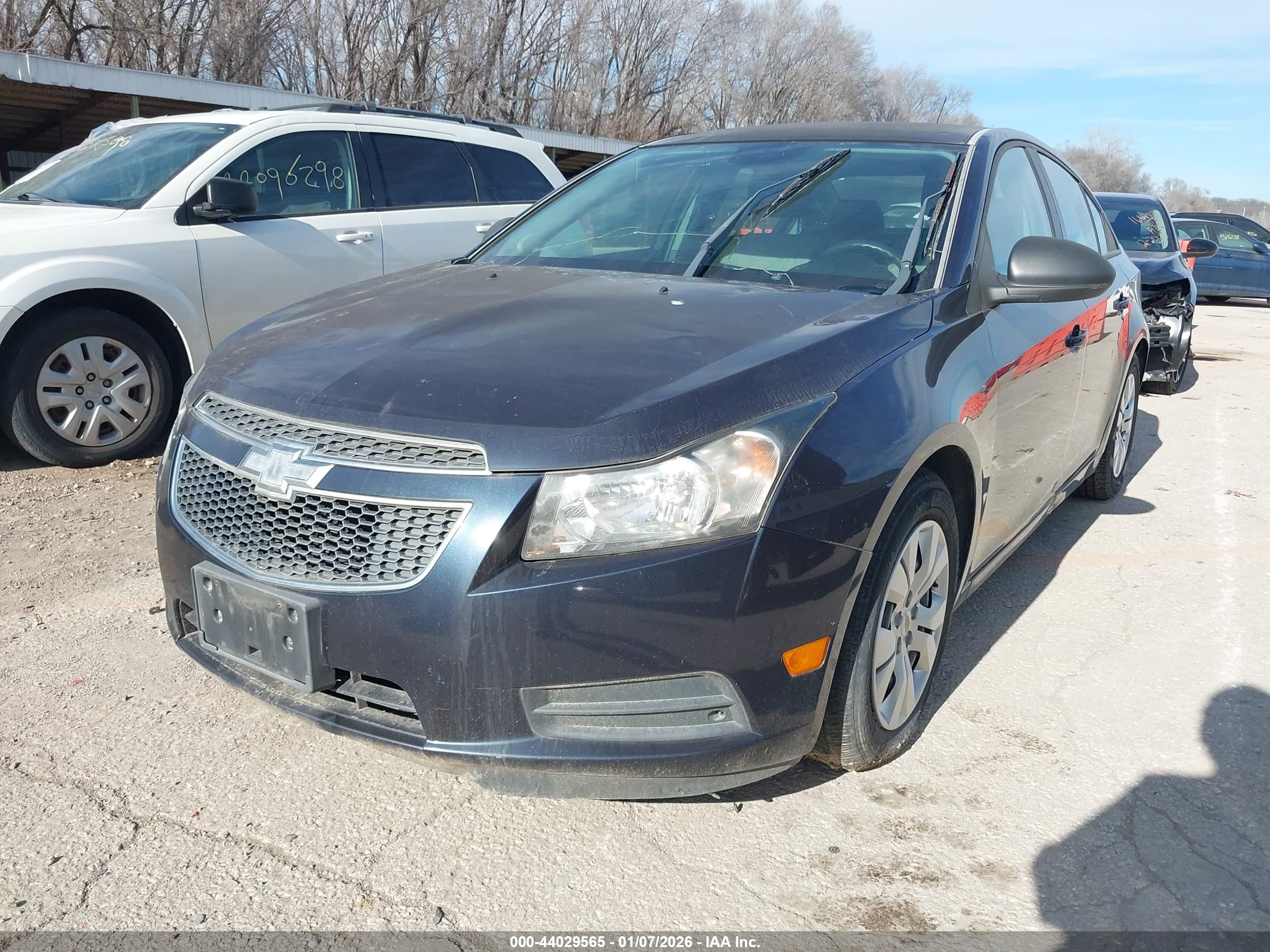 CHEVROLET CRUZE image 2