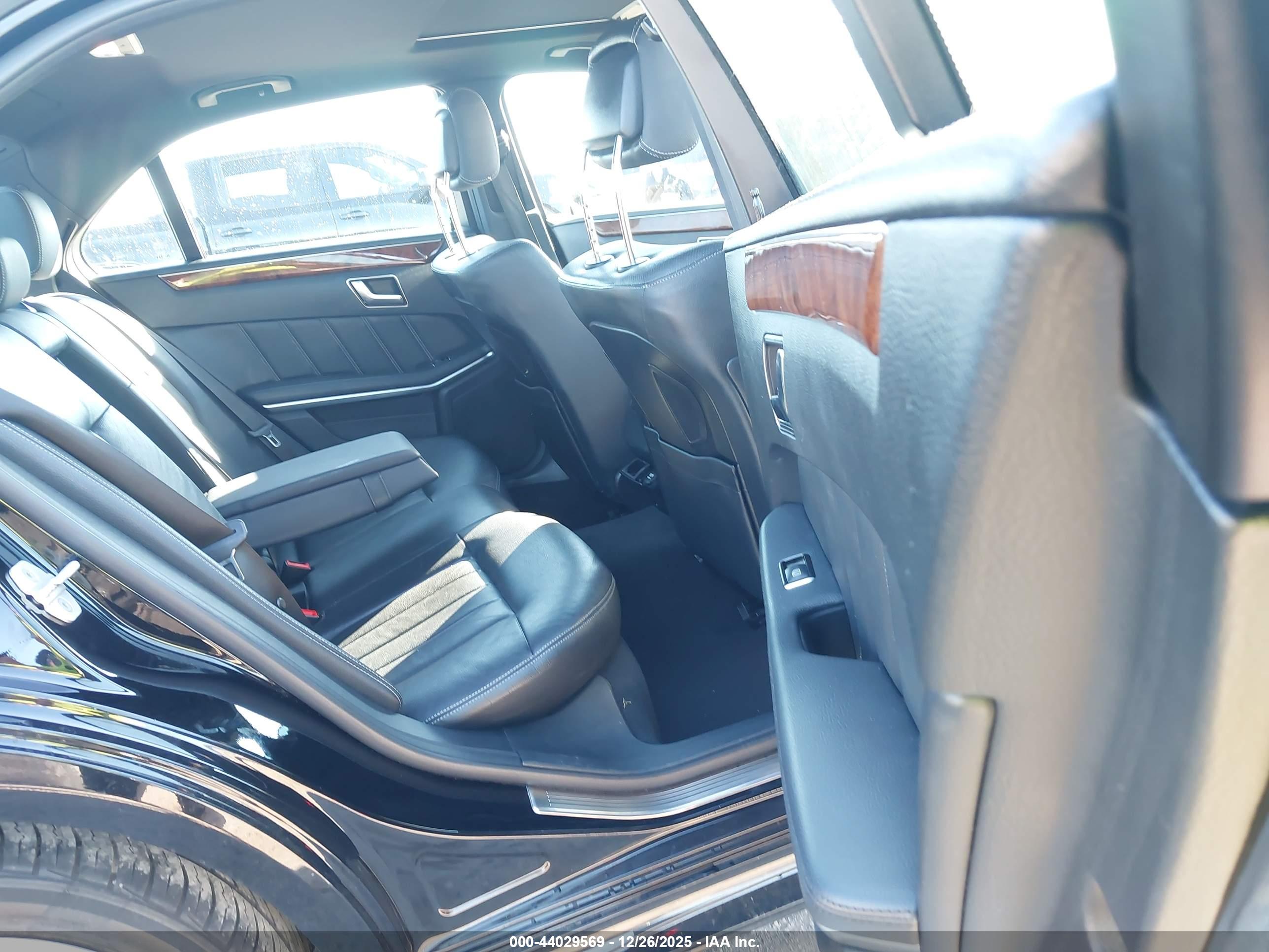 MERCEDES-BENZ E image 8