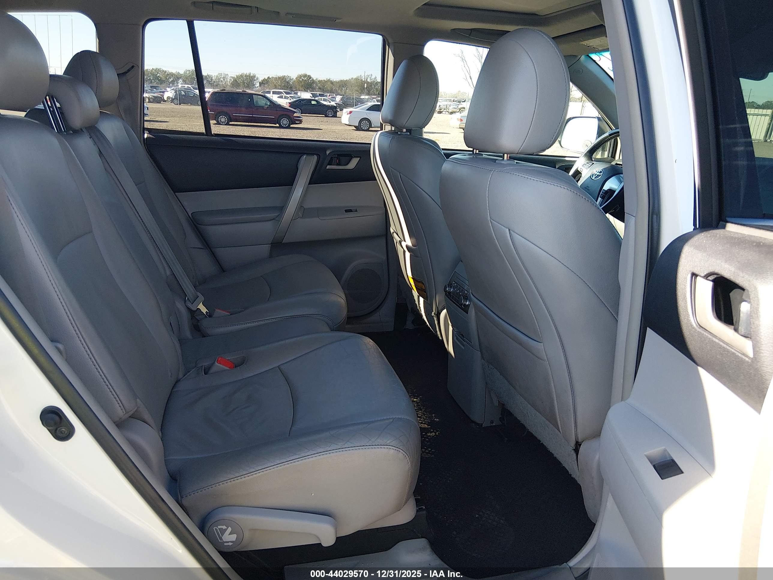 TOYOTA HIGHLANDER image 8