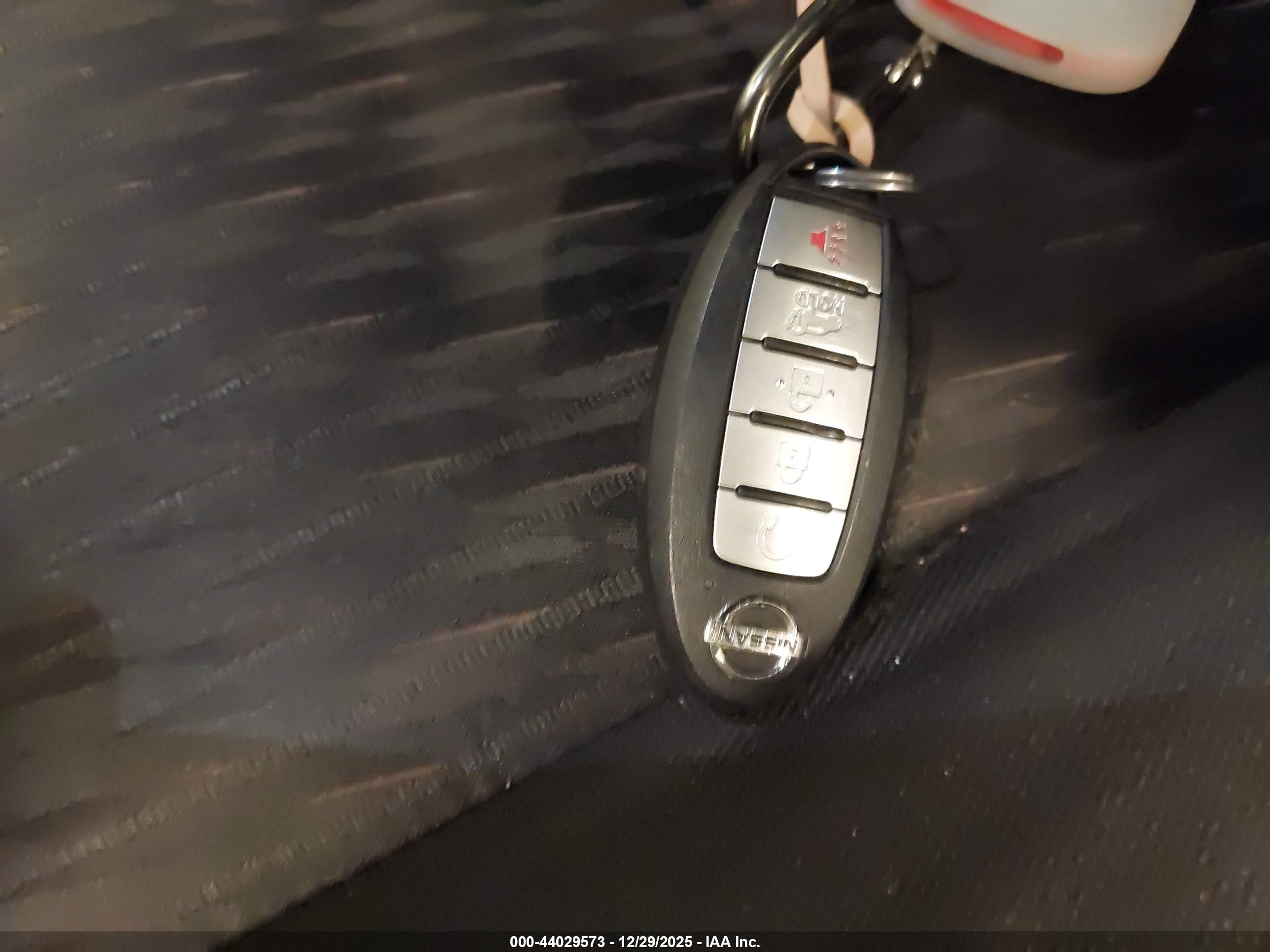 NISSAN ROGUE image 11