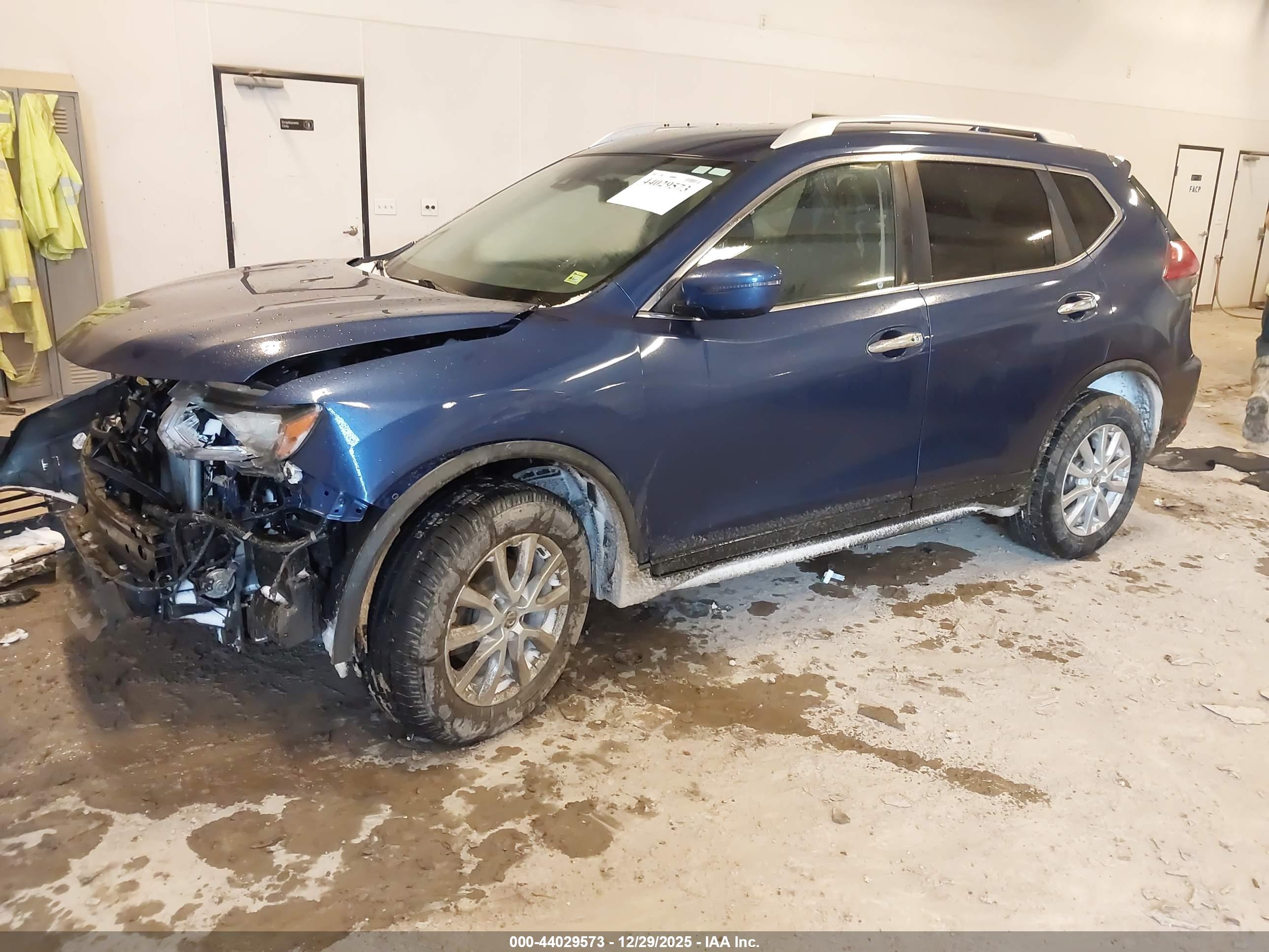 NISSAN ROGUE image 2