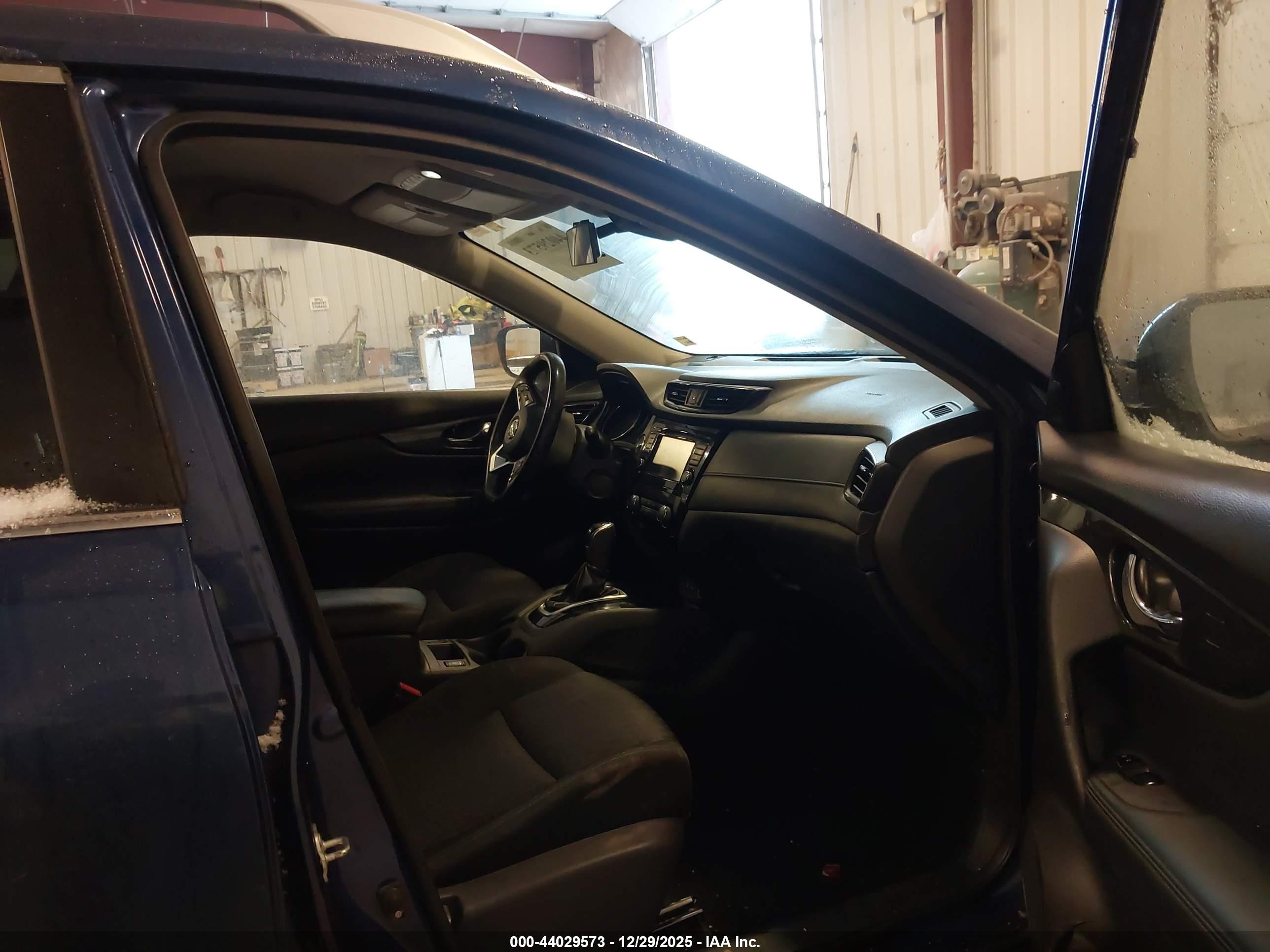 NISSAN ROGUE image 5