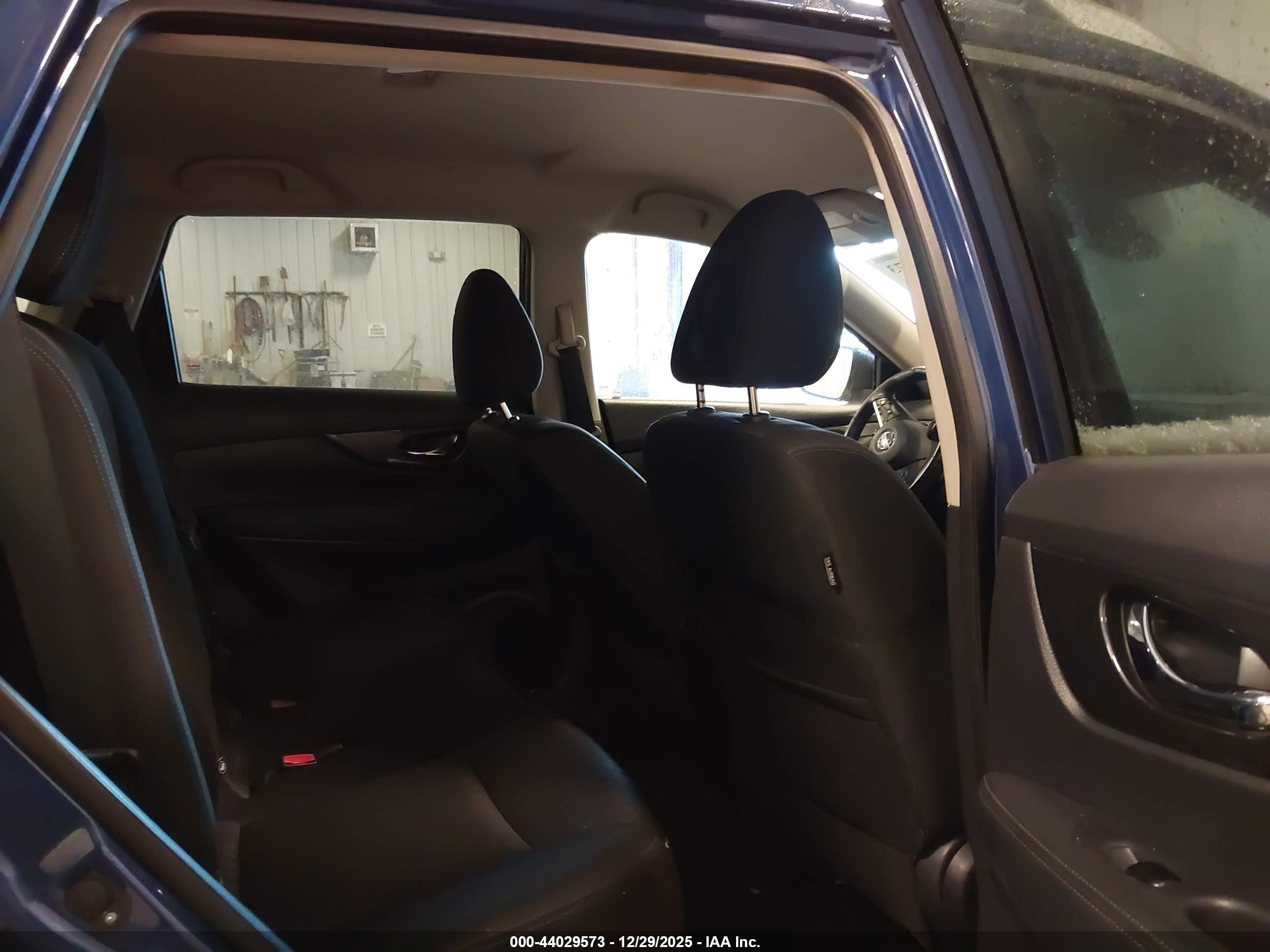 NISSAN ROGUE image 8