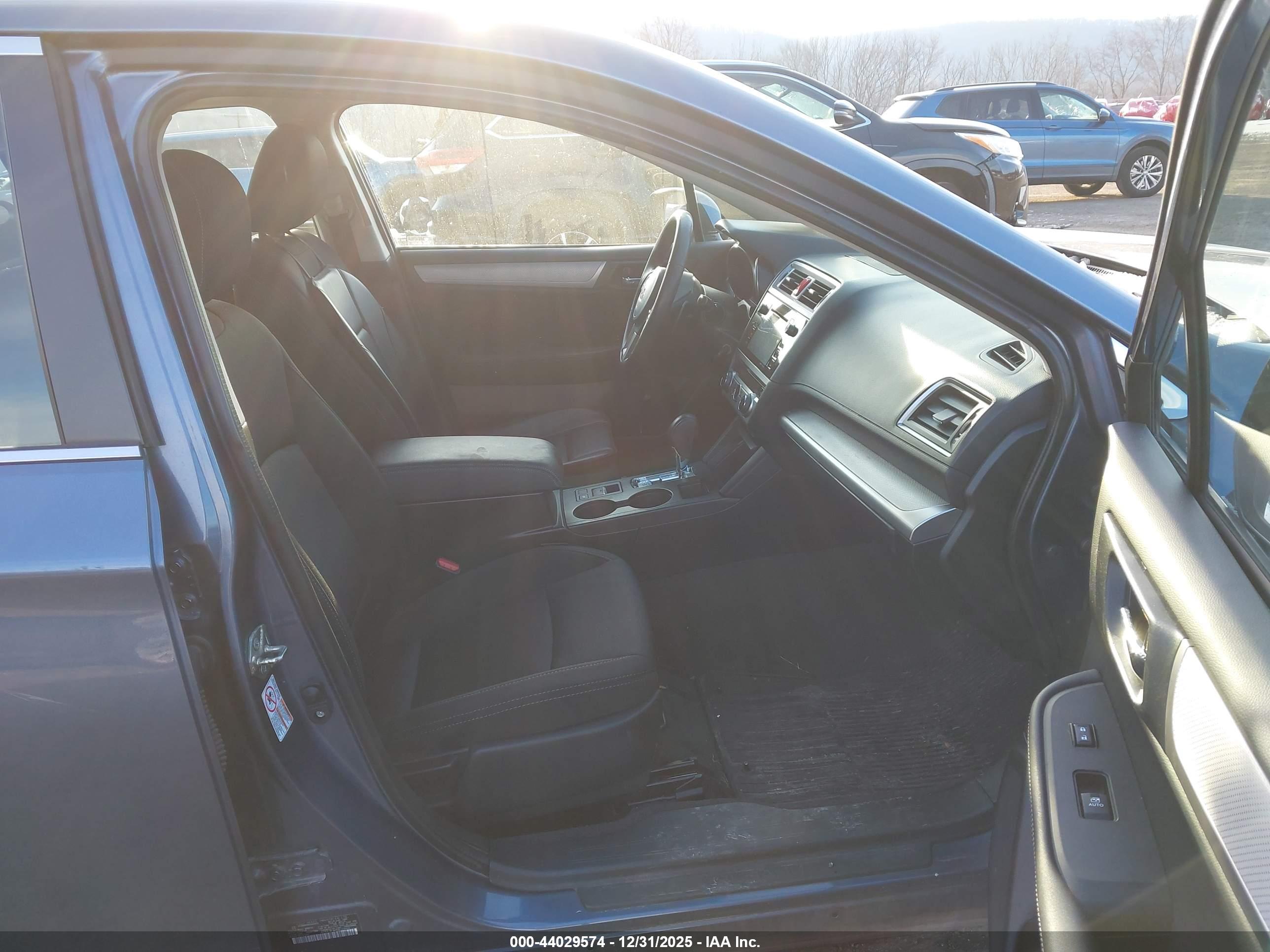 SUBARU LEGACY image 5