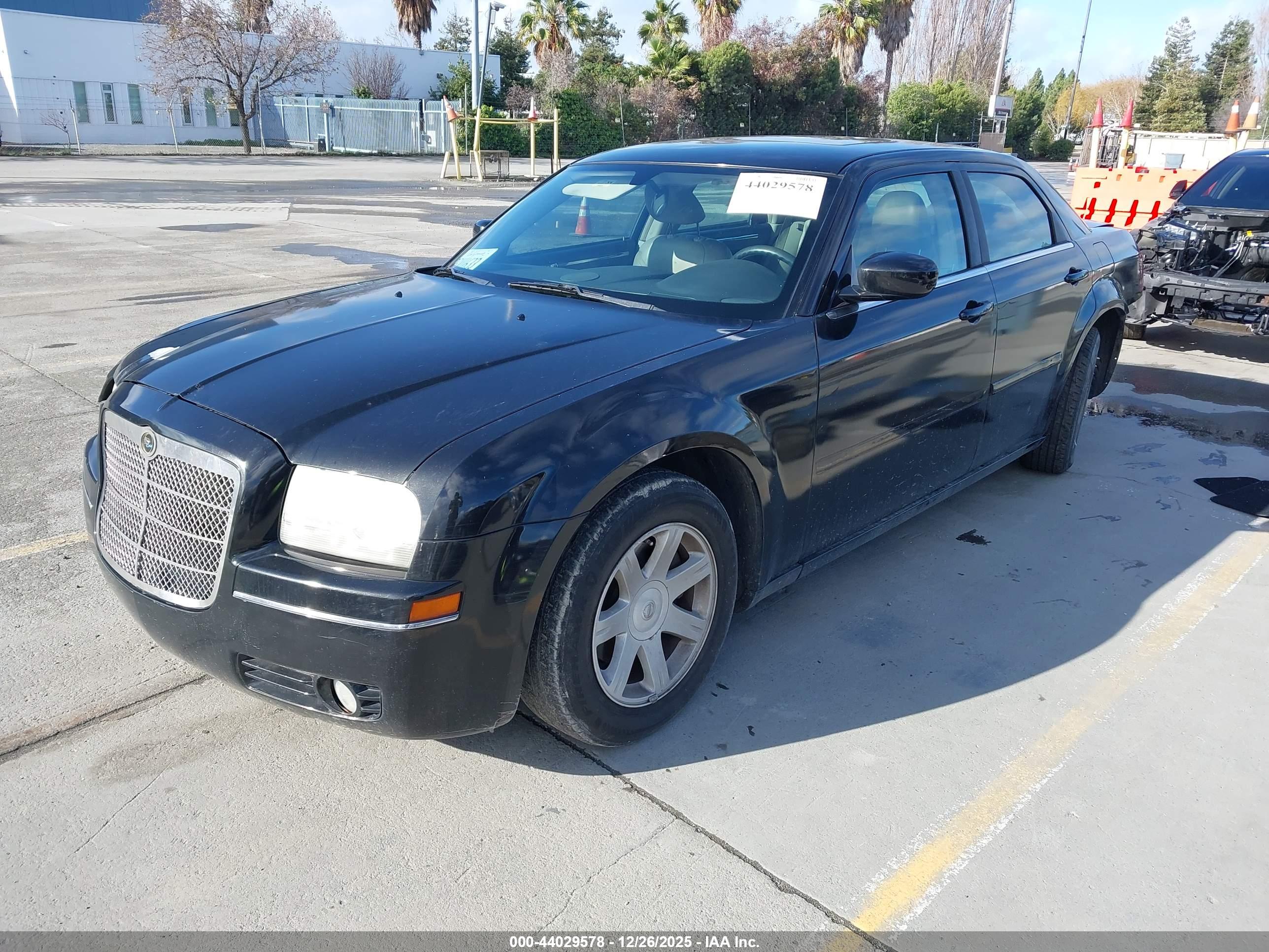 CHRYSLER 300 image 2