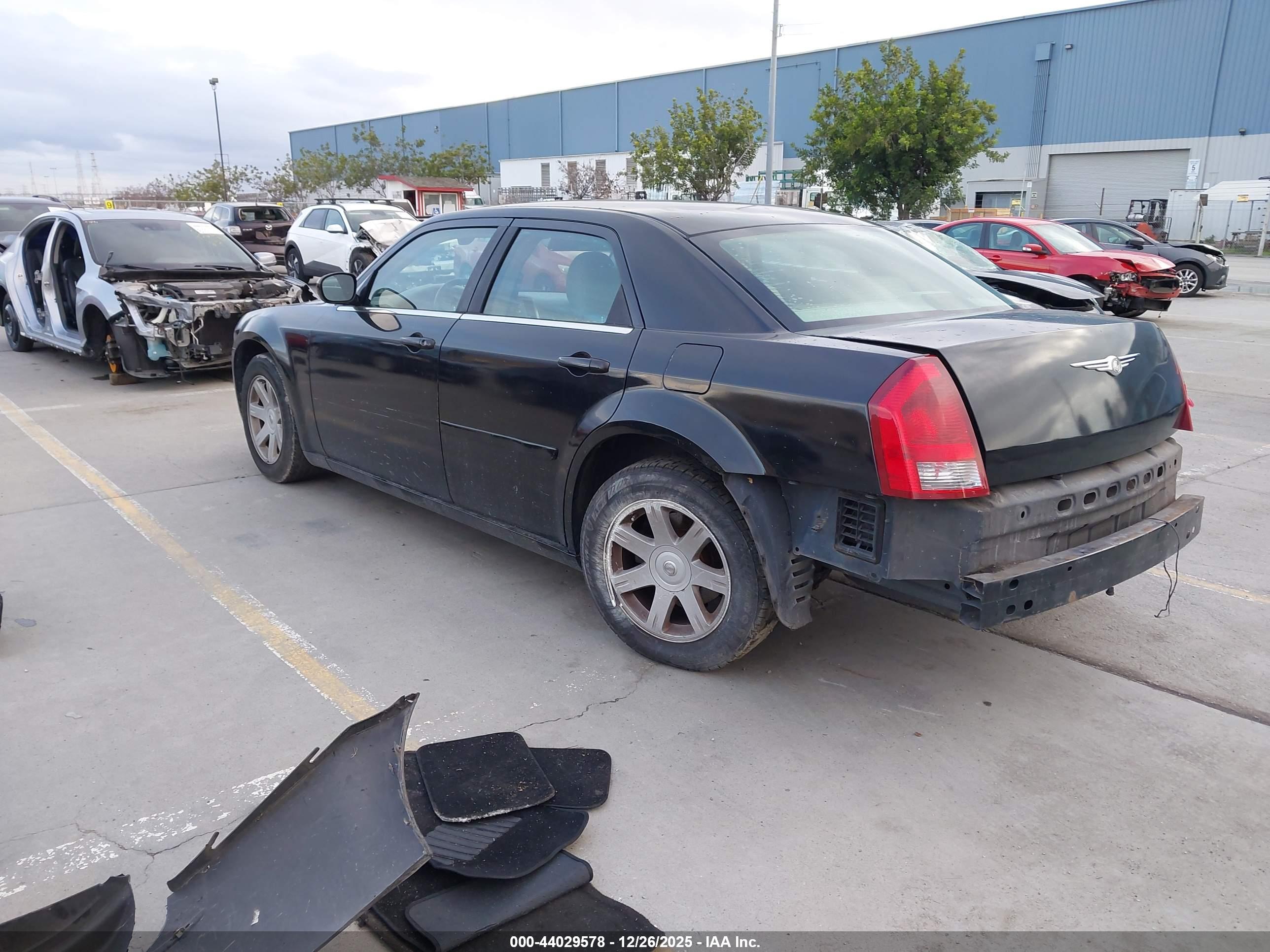 CHRYSLER 300 image 3