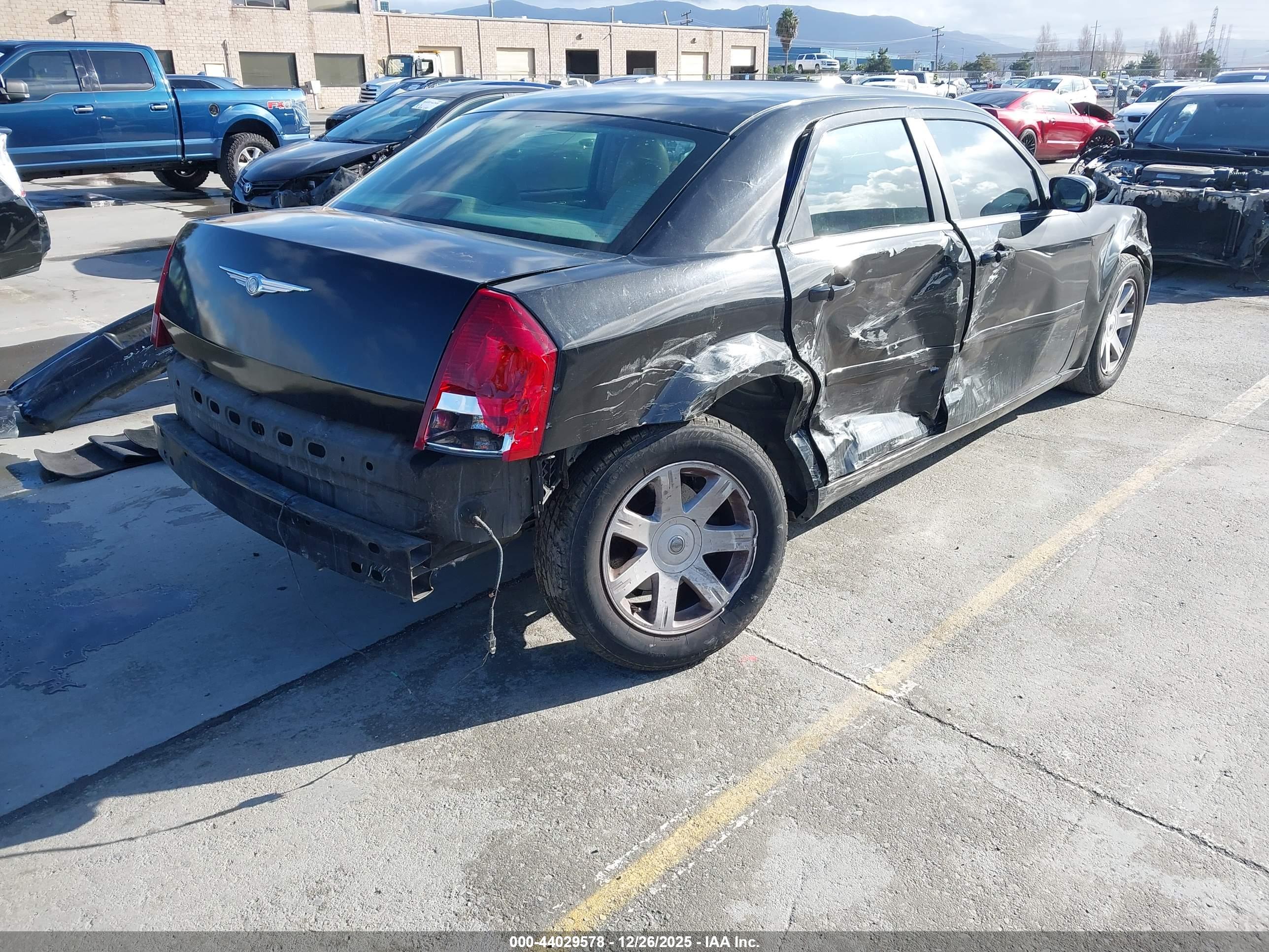 CHRYSLER 300 image 4