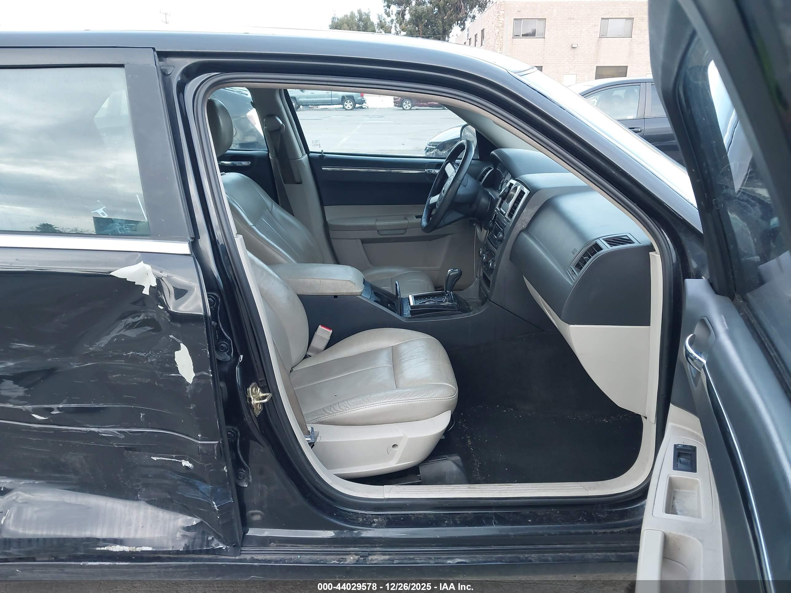 CHRYSLER 300 image 5