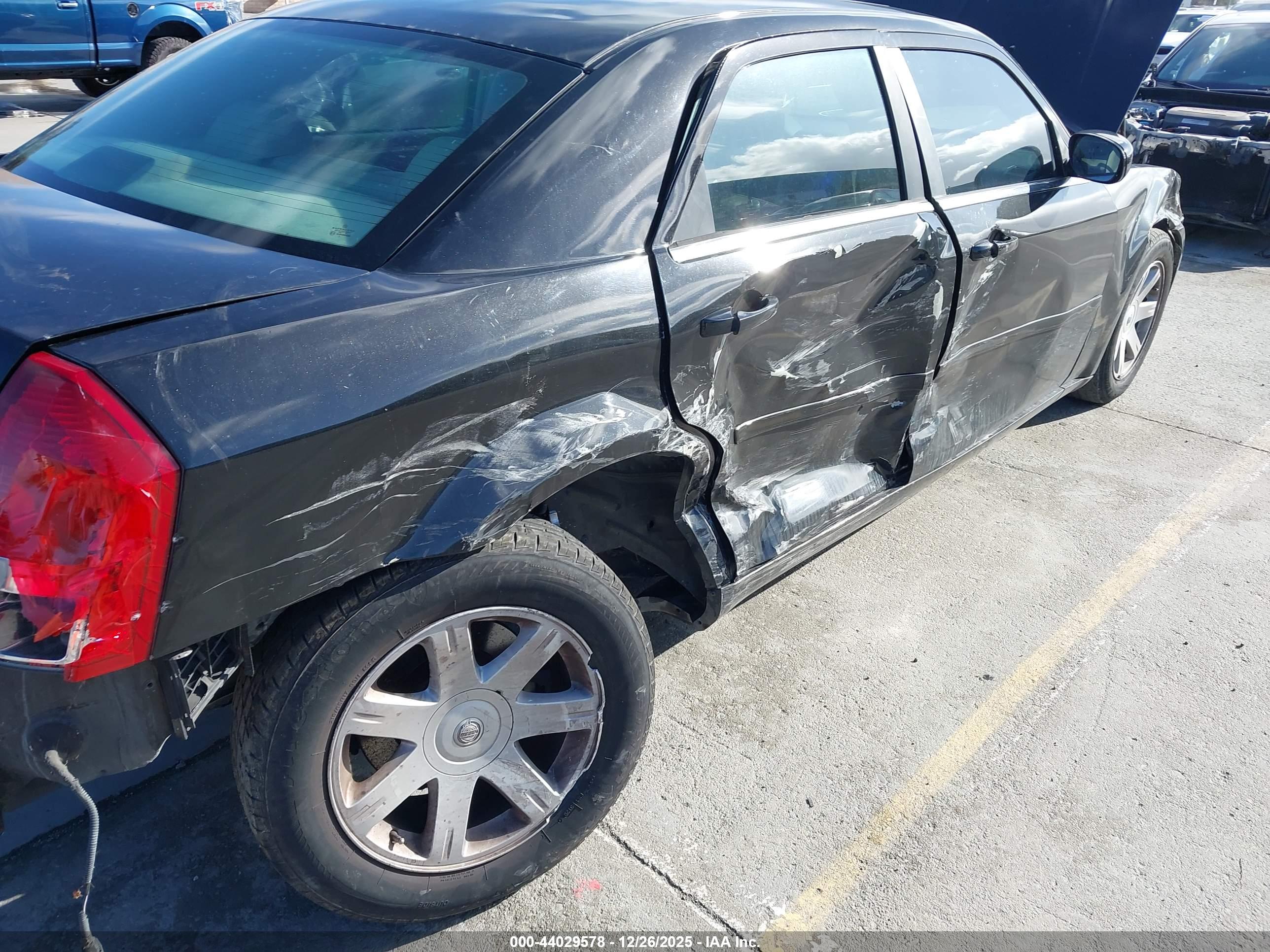 CHRYSLER 300 image 6