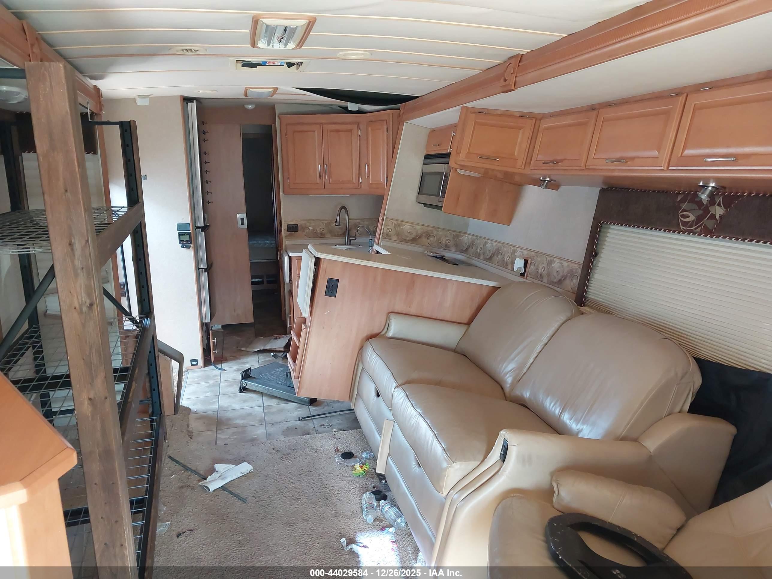 WORKHORSE CUSTOM image 8