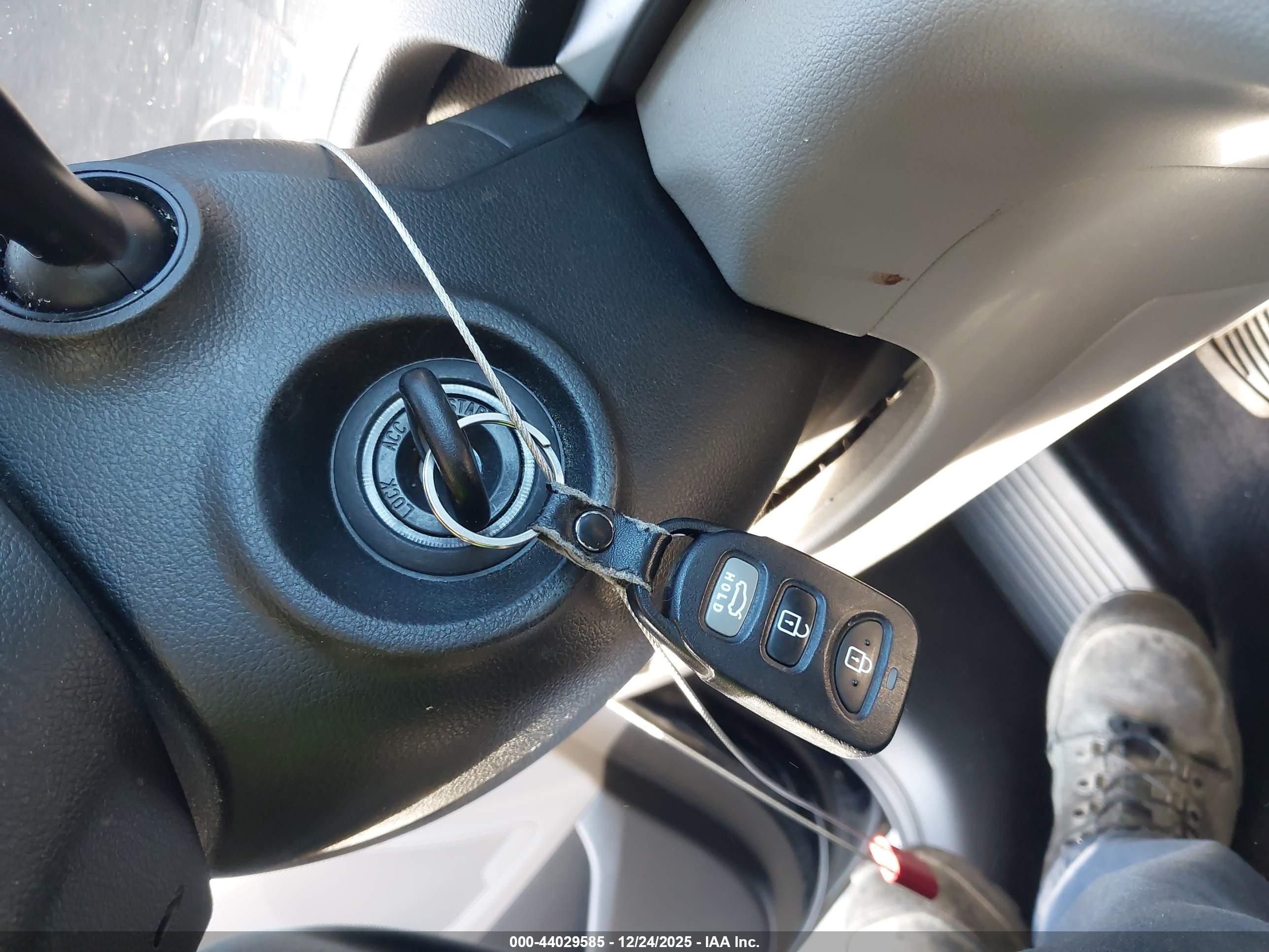 HYUNDAI ELANTRA image 11
