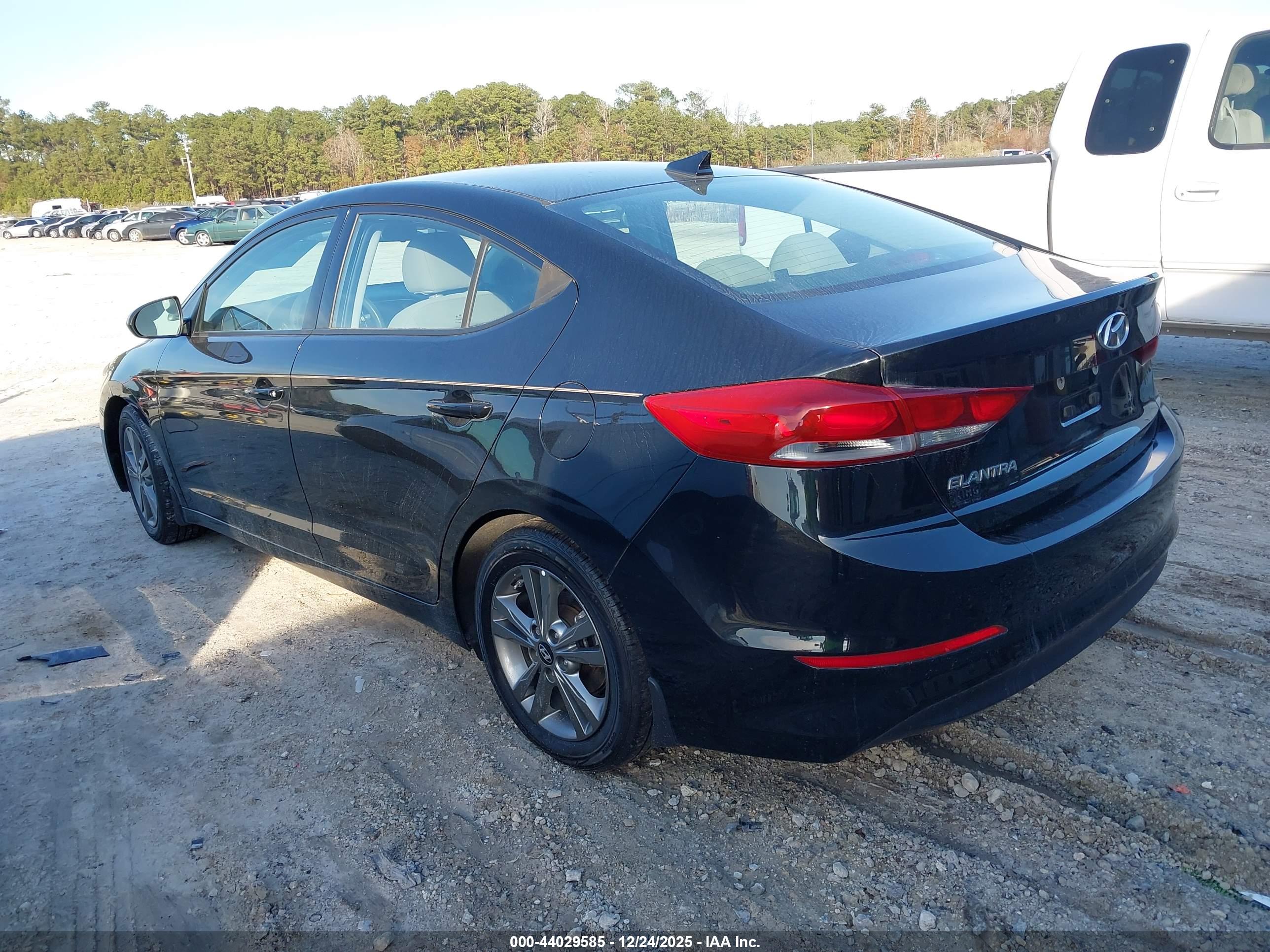 HYUNDAI ELANTRA image 3