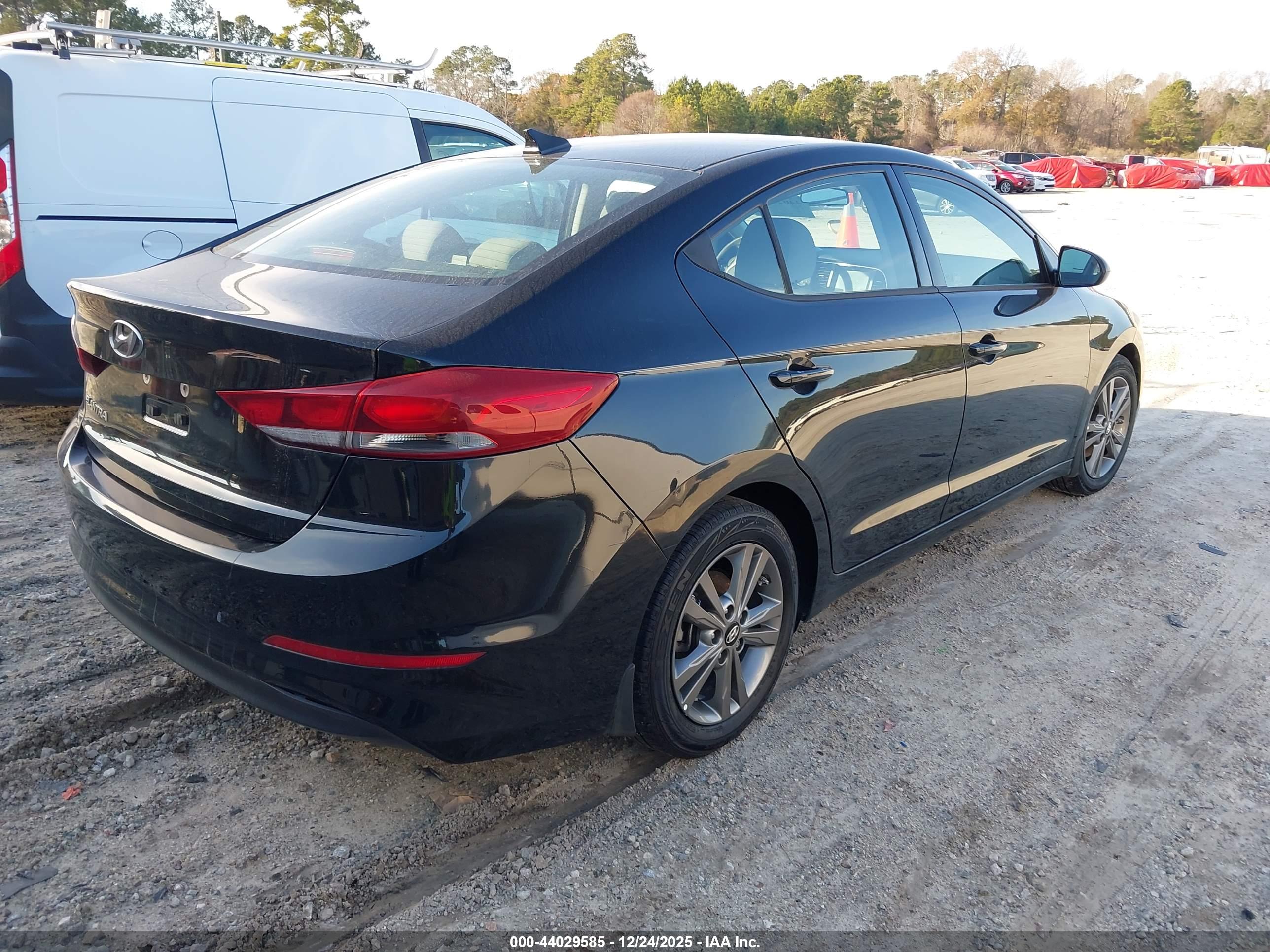HYUNDAI ELANTRA image 4