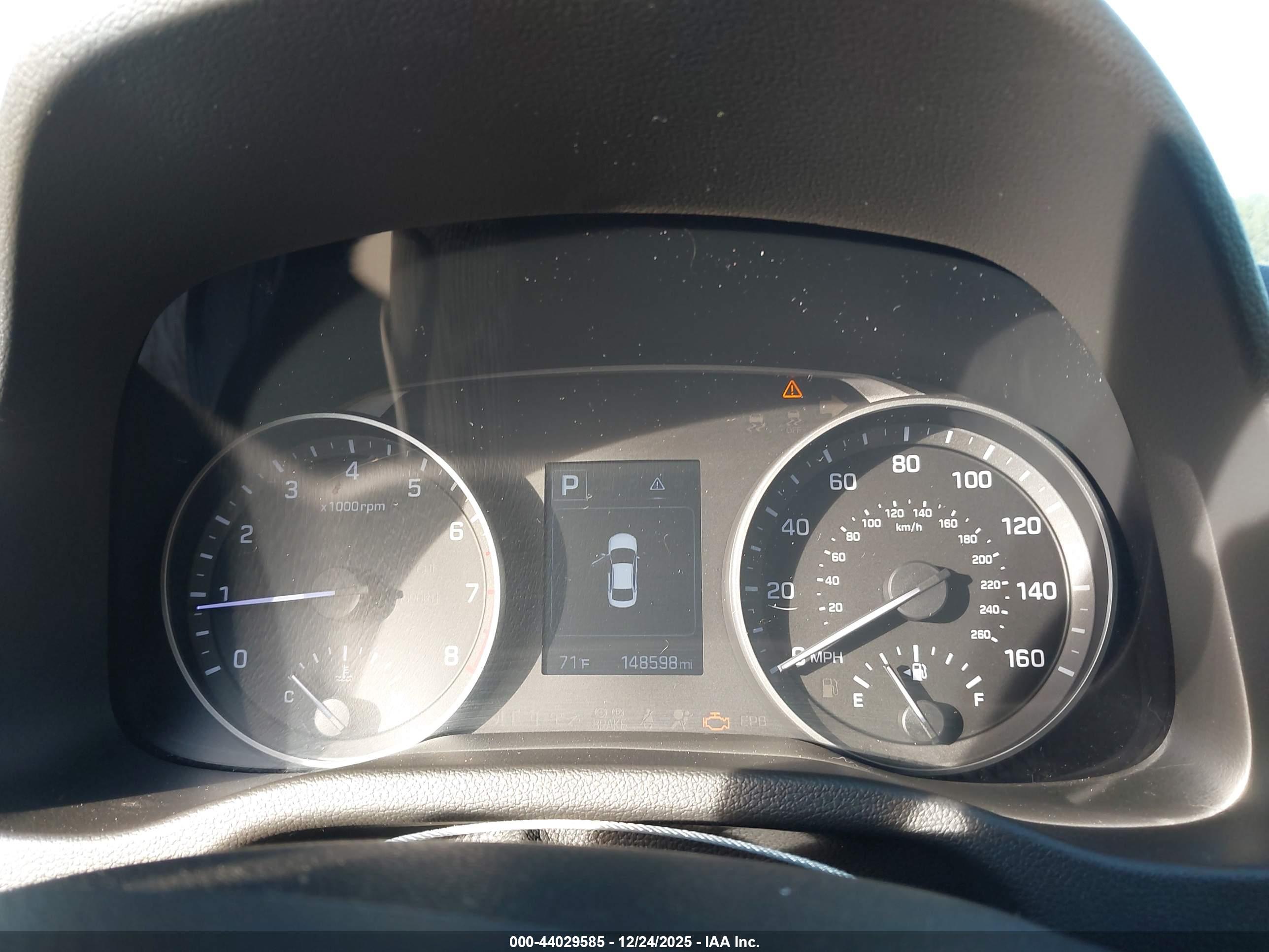 HYUNDAI ELANTRA image 7
