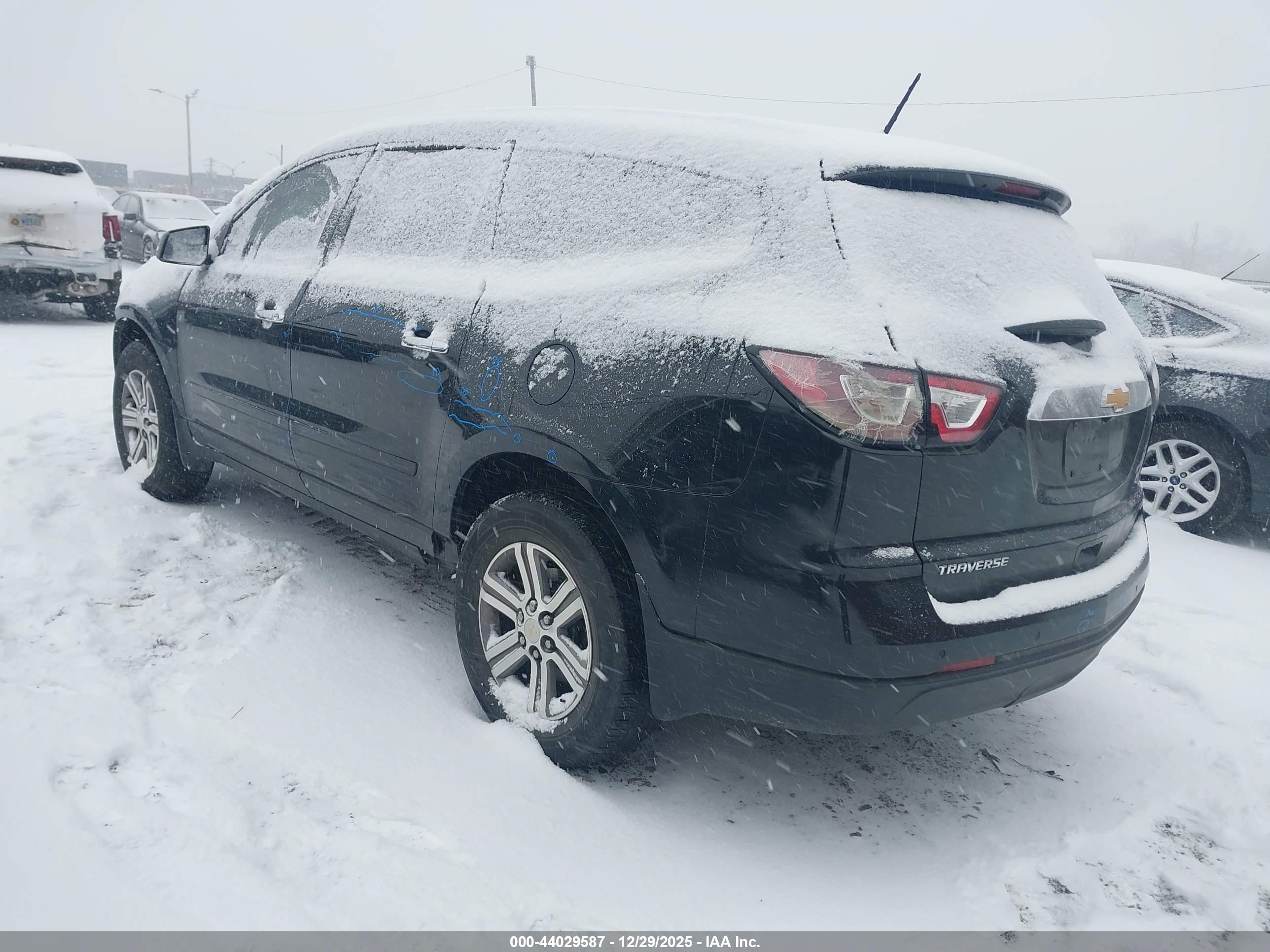 CHEVROLET TRAVERSE image 3