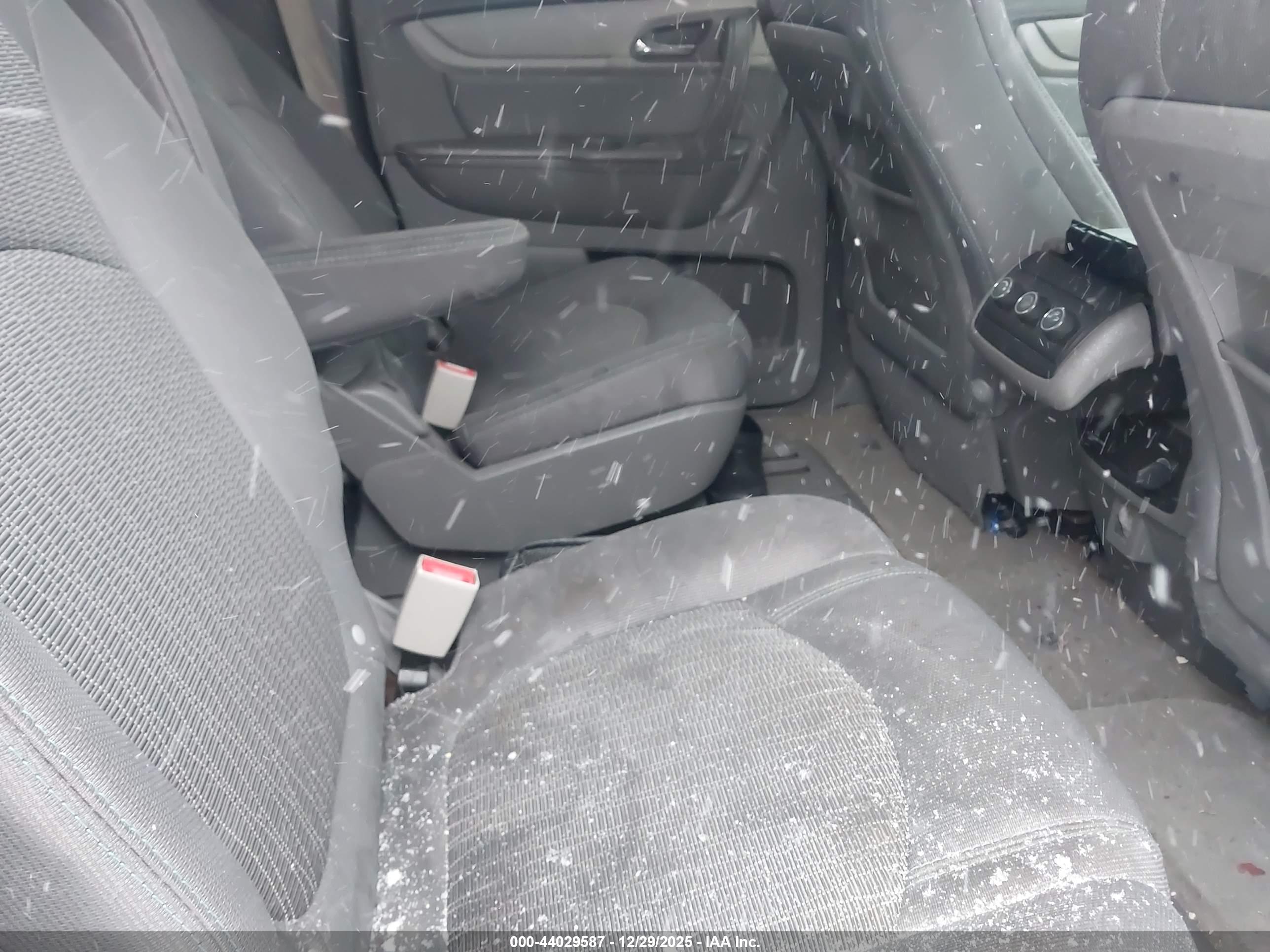 CHEVROLET TRAVERSE image 8