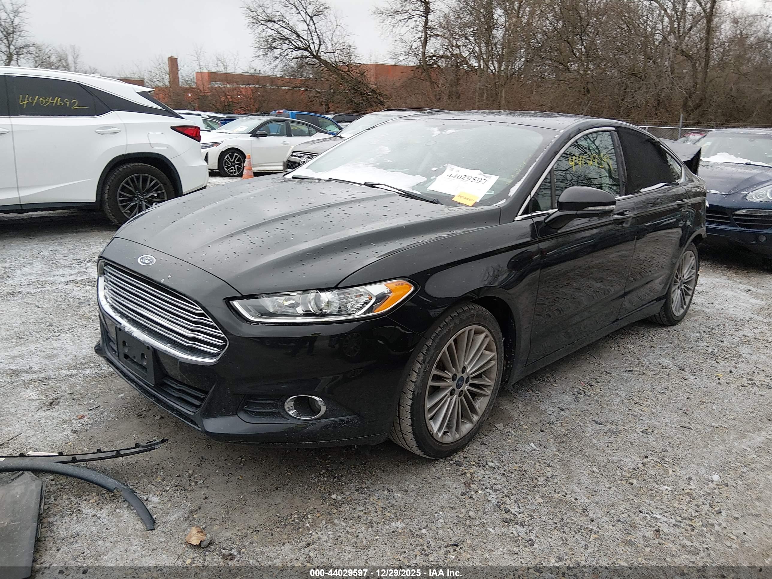 FORD FUSION image 2
