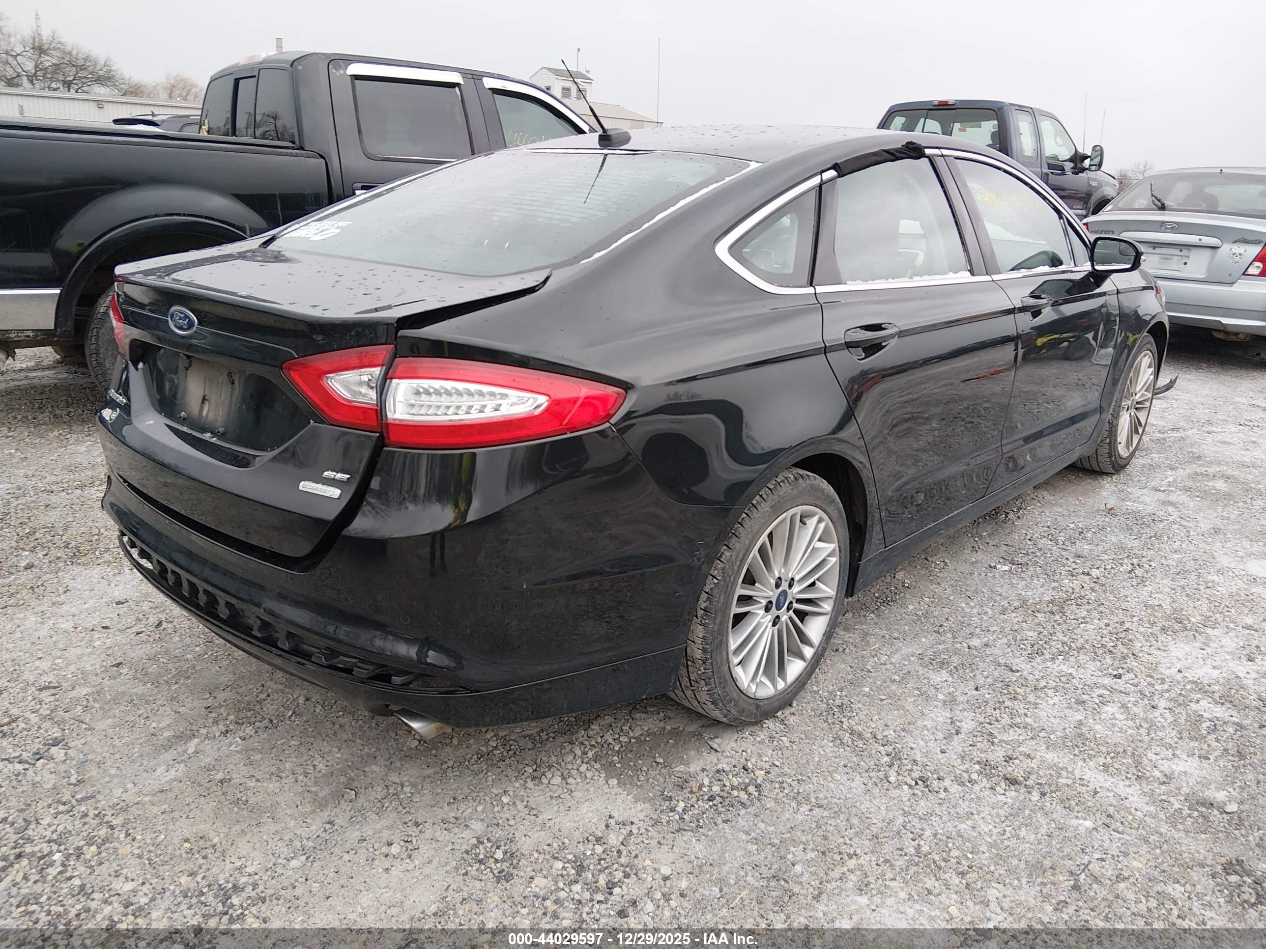 FORD FUSION image 4